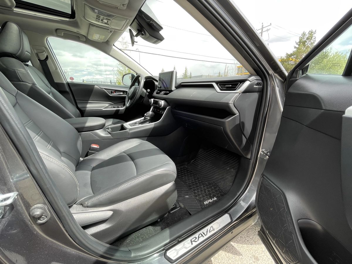 2024 Toyota RAV4 XLE - Image 26