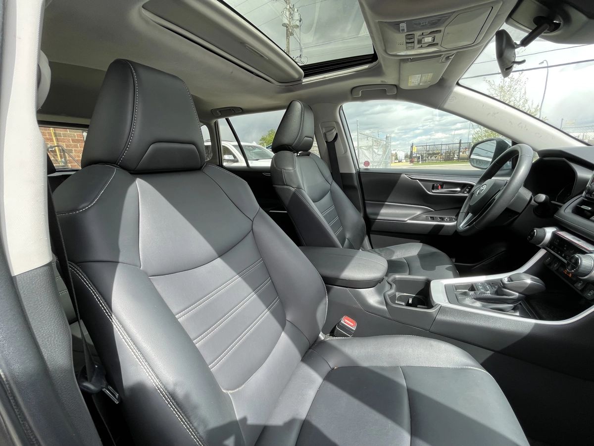 2024 Toyota RAV4 XLE - Image 28
