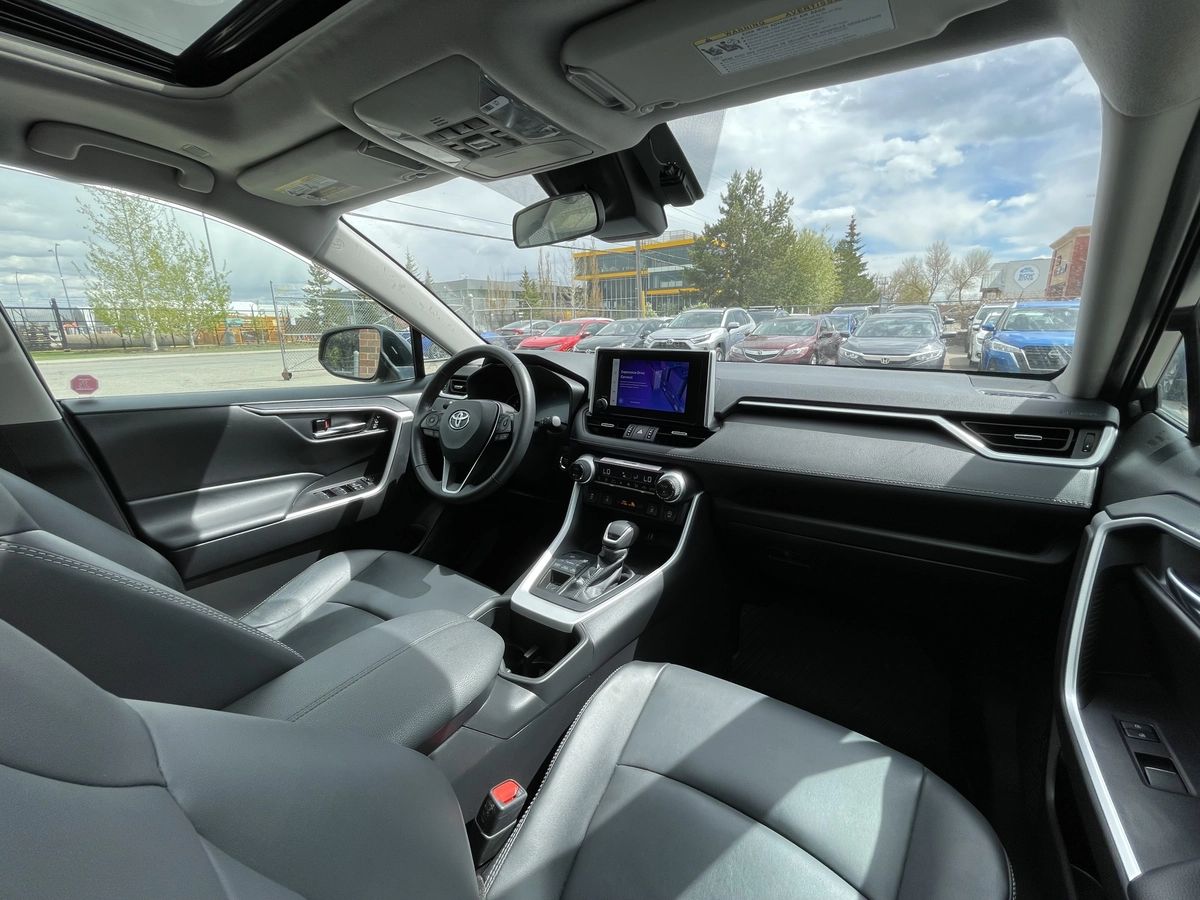 2024 Toyota RAV4 XLE - Image 24