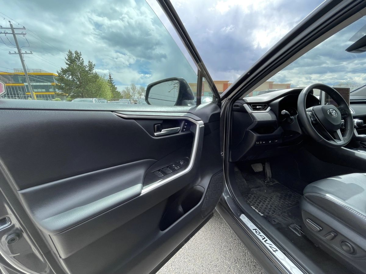 2024 Toyota RAV4 XLE - Image 15