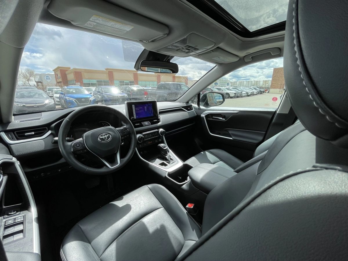 2024 Toyota RAV4 XLE - Image 18