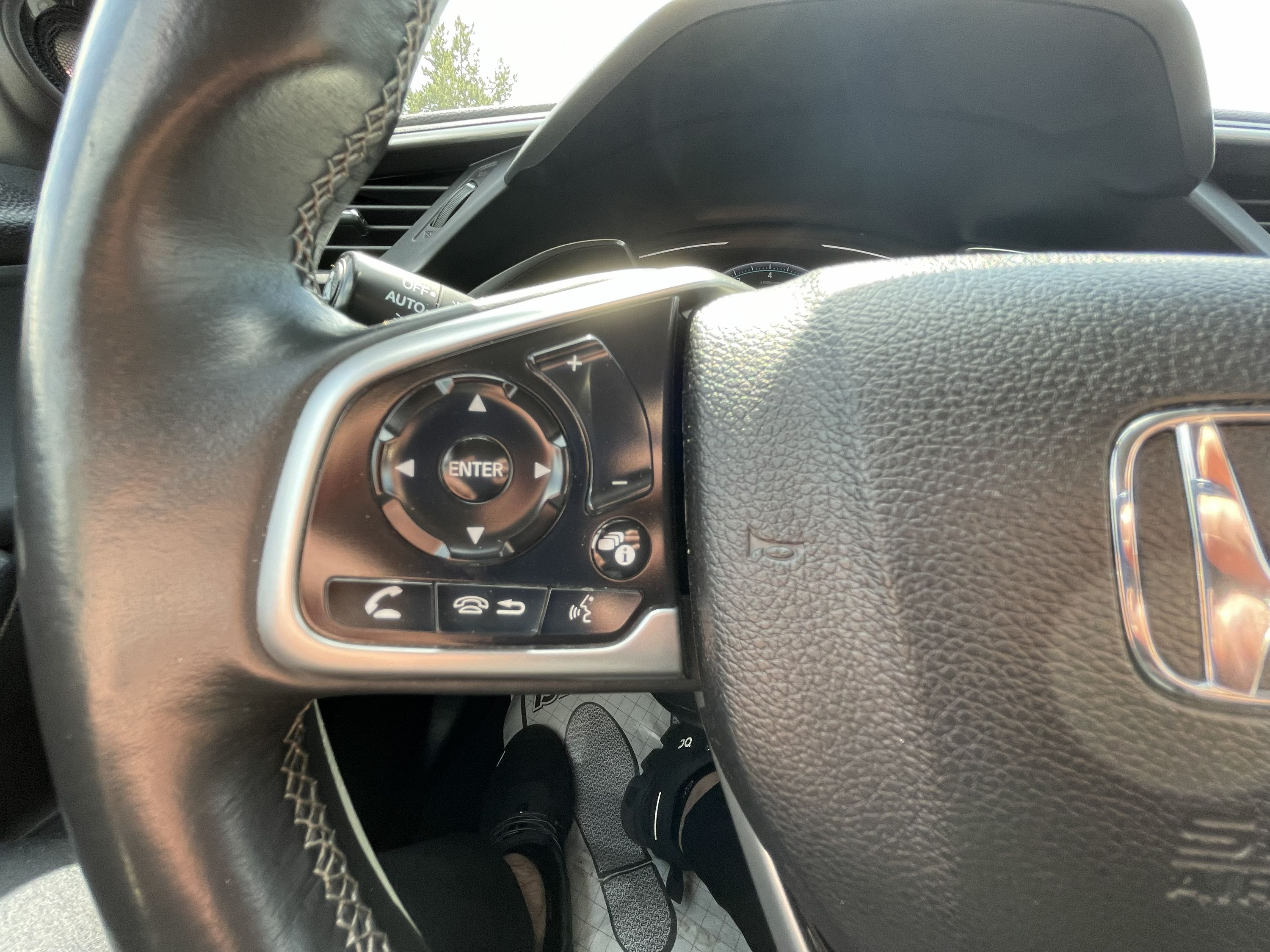 2019 Honda Civic Sedan Touring - Image 31