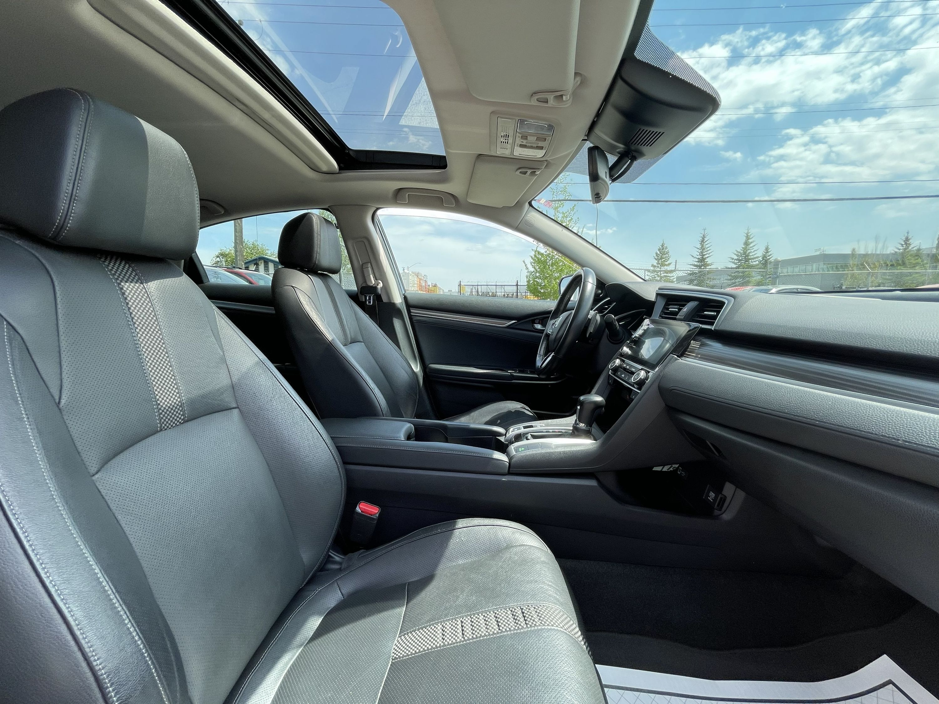2019 Honda Civic Sedan Touring - Image 25