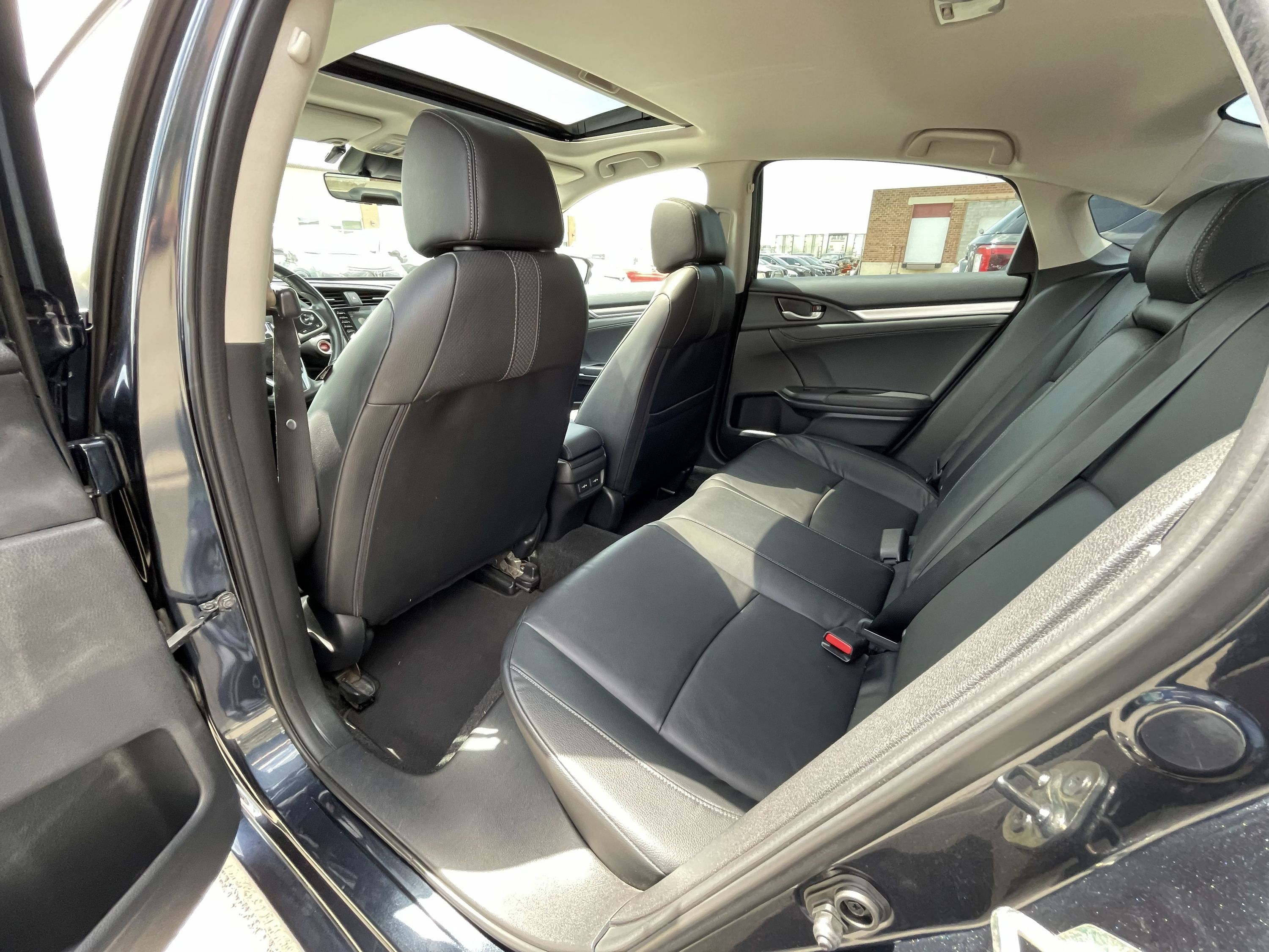 2019 Honda Civic Sedan Touring - Image 14