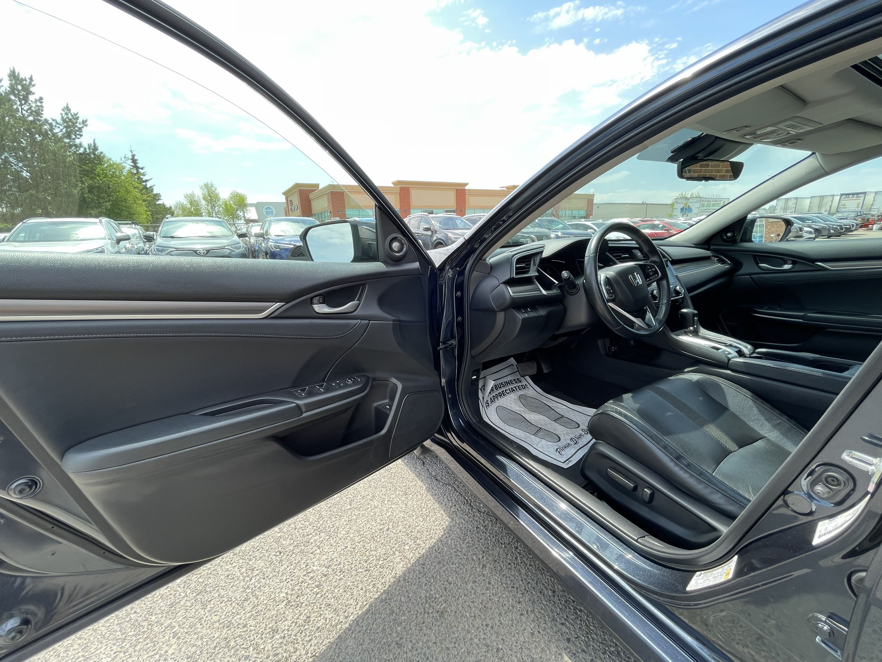 2019 Honda Civic Sedan Touring - Image 11