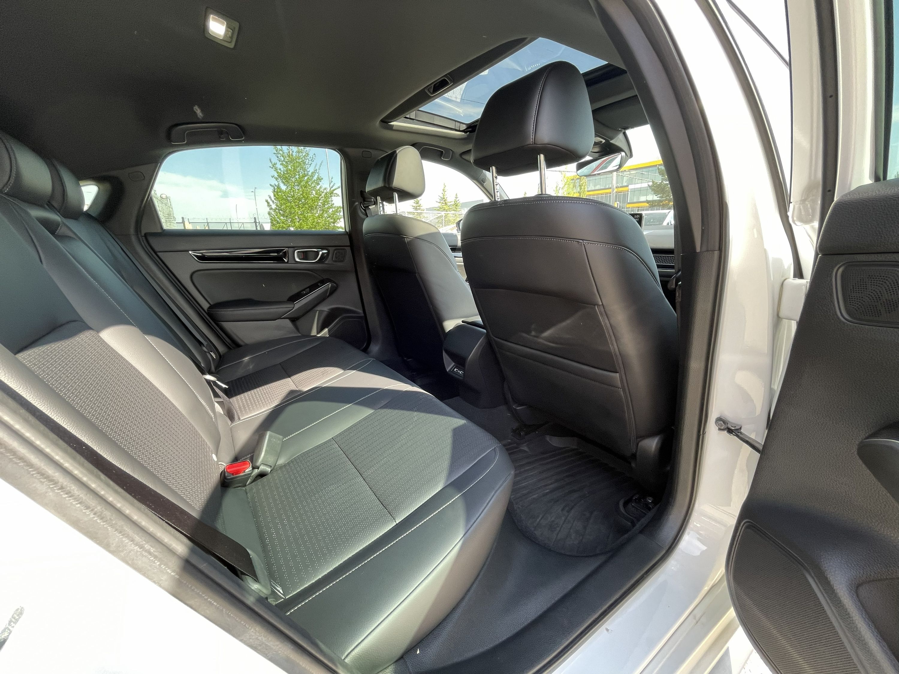 2022 Honda Civic Hatchback Sport Touring - Image 15