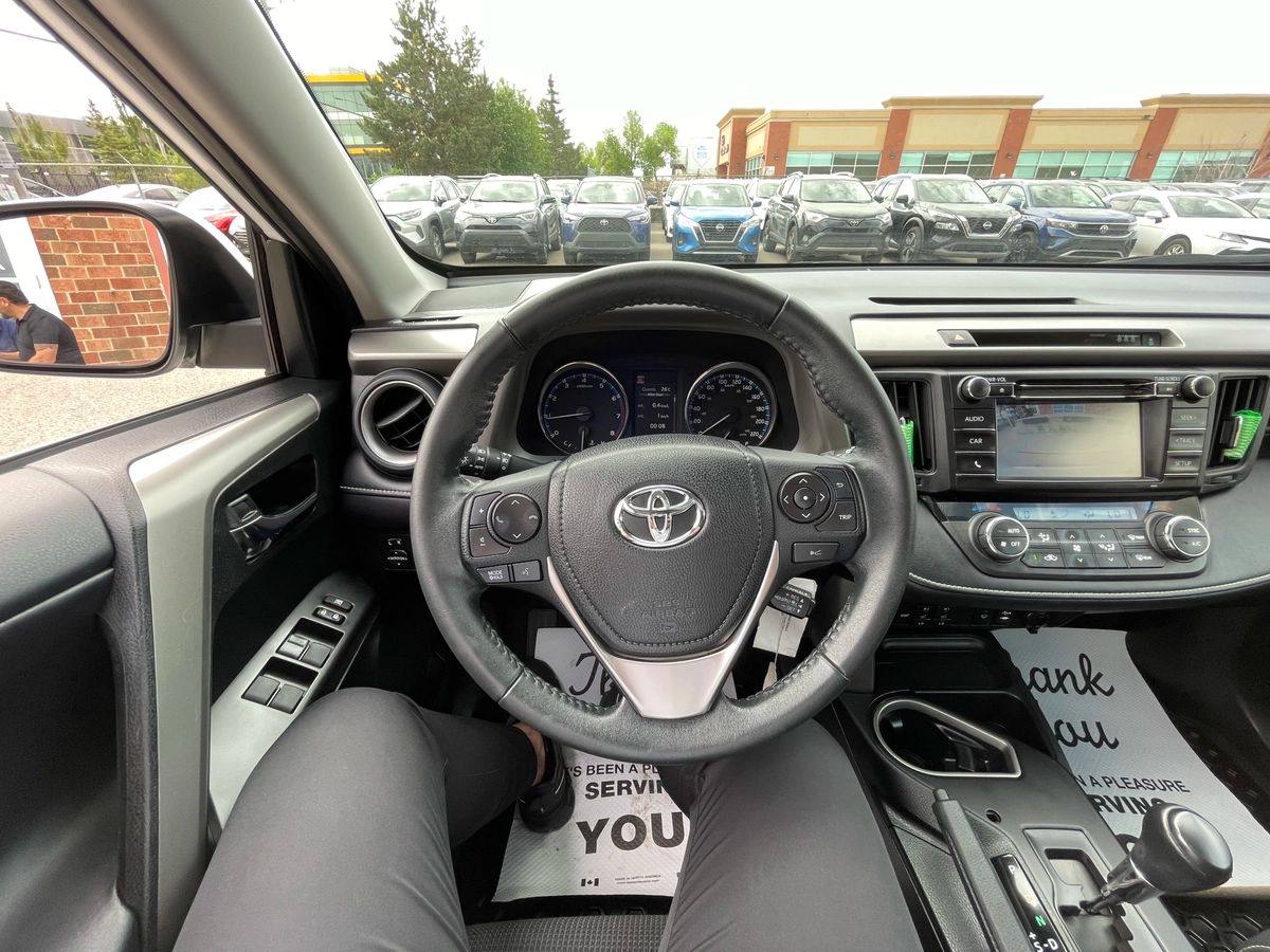 2017 Toyota RAV4 - Image 29