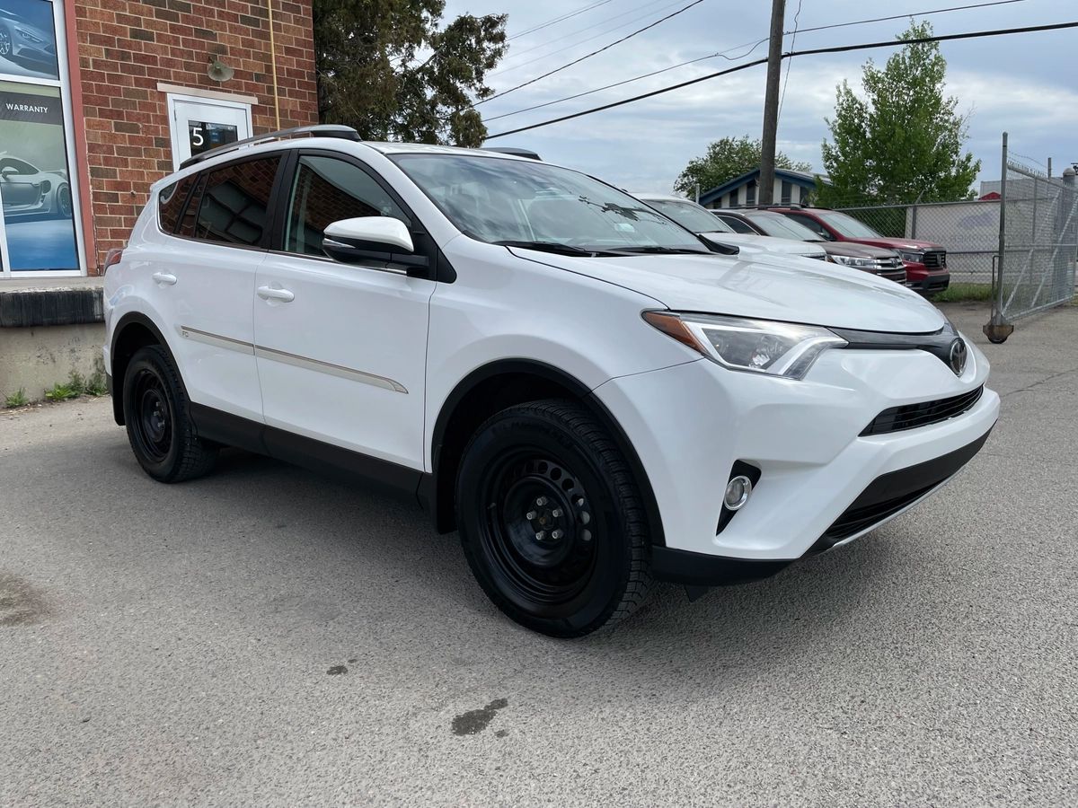 2017 Toyota RAV4 - Image 4