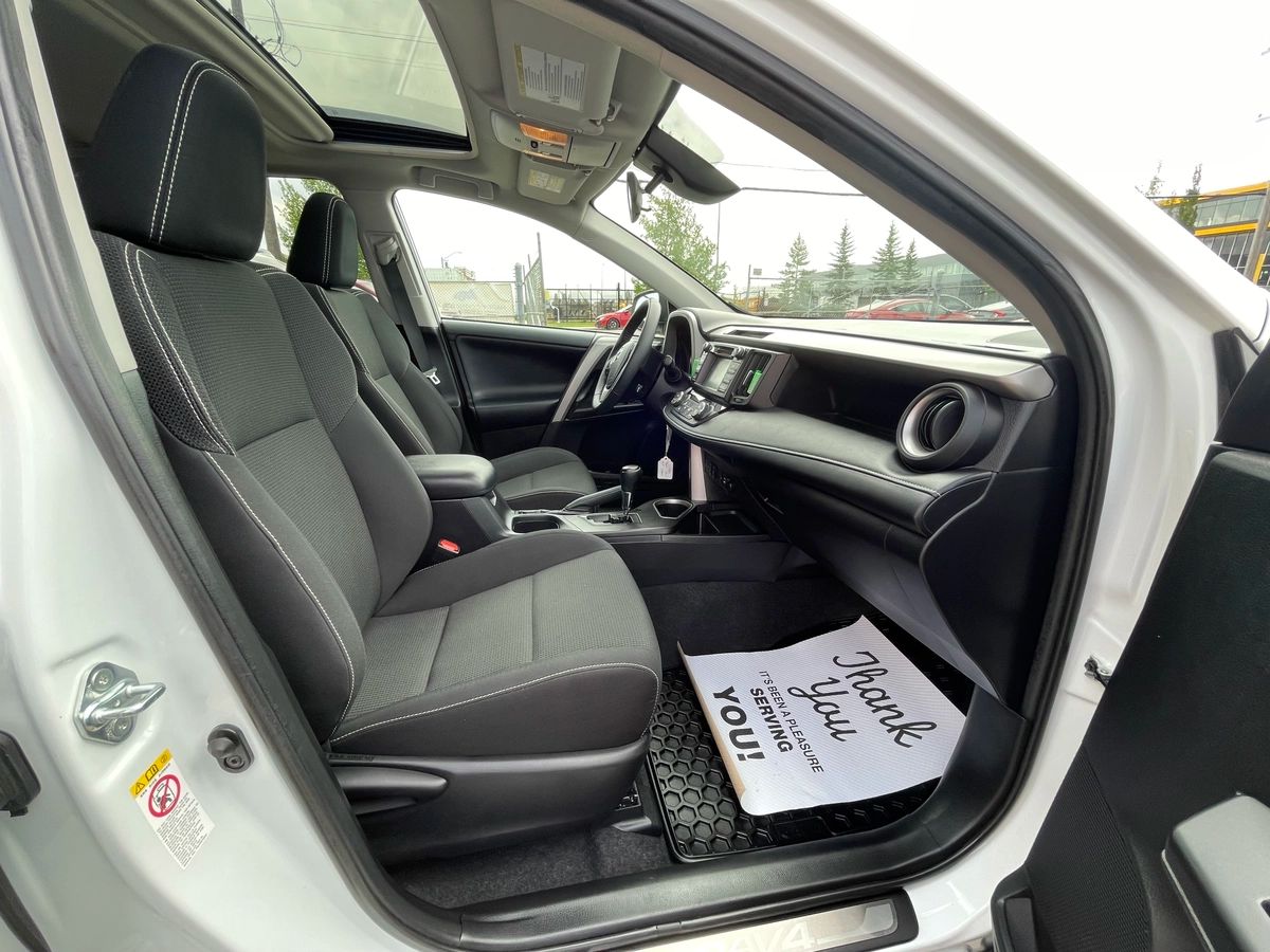 2017 Toyota RAV4 - Image 23