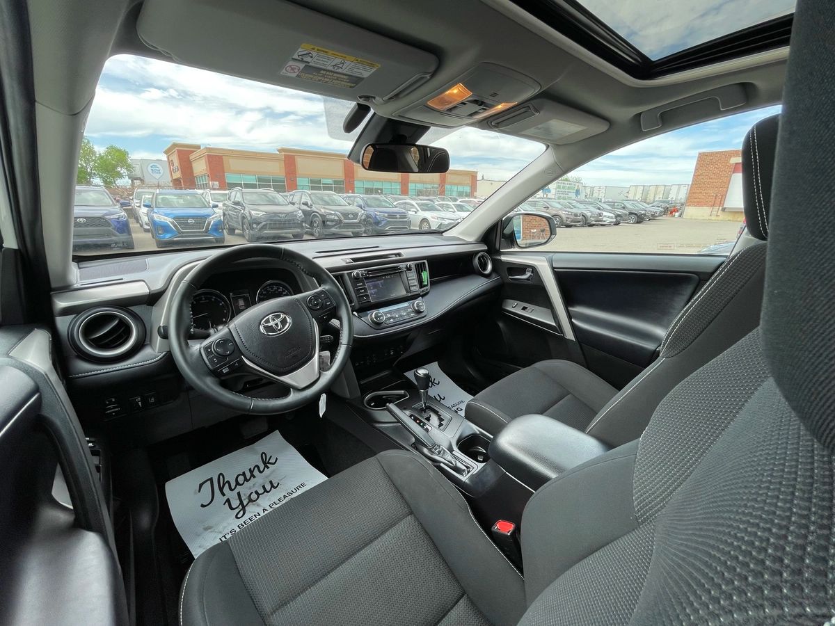 2017 Toyota RAV4 - Image 15