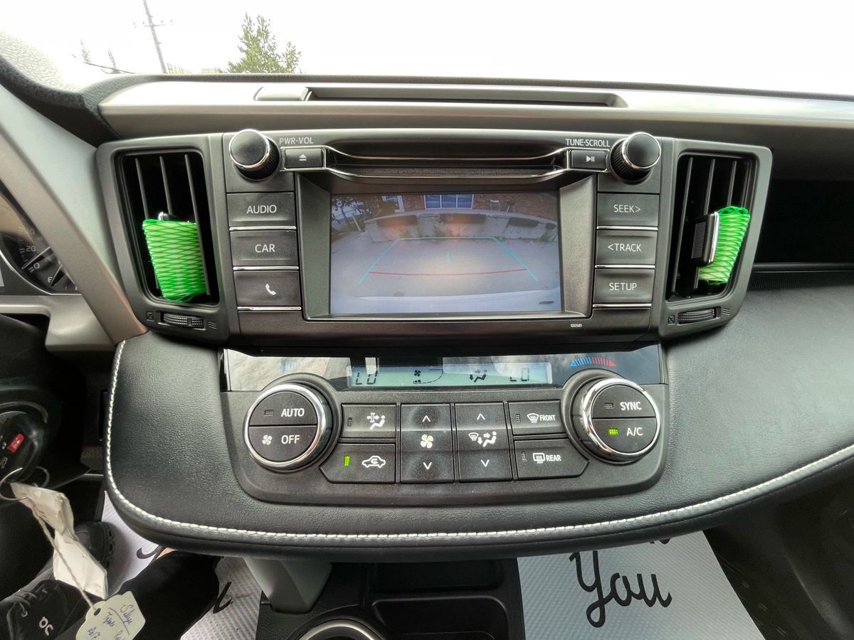 2017 Toyota RAV4 - Image 28