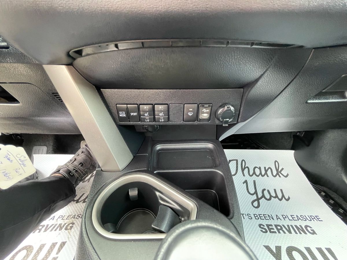 2017 Toyota RAV4 - Image 27