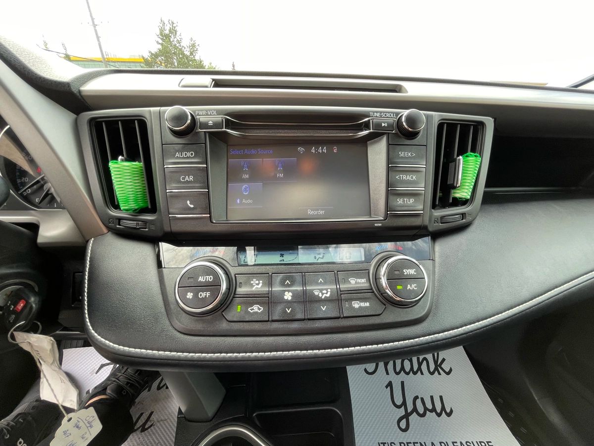 2017 Toyota RAV4 - Image 25