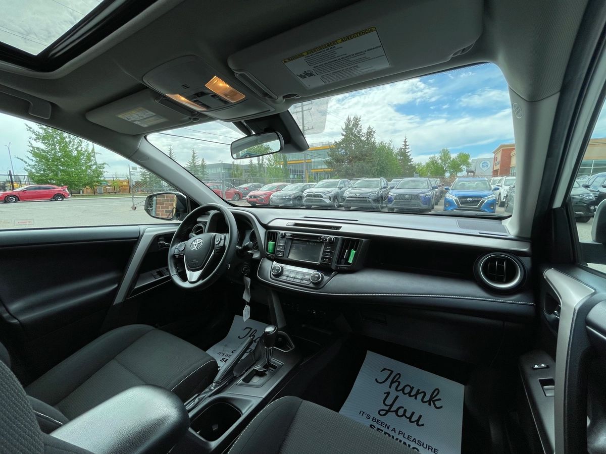 2017 Toyota RAV4 - Image 20