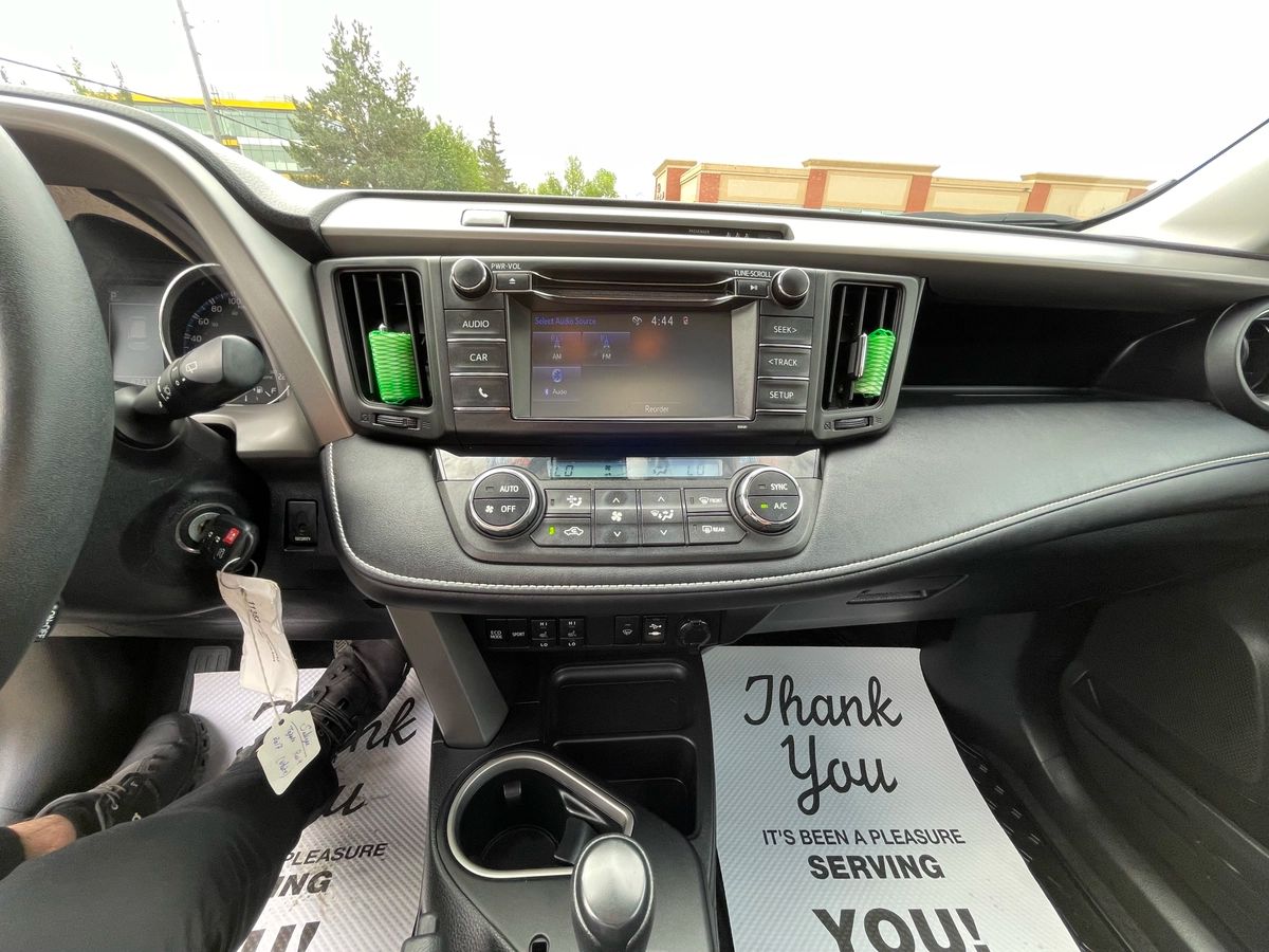 2017 Toyota RAV4 - Image 26