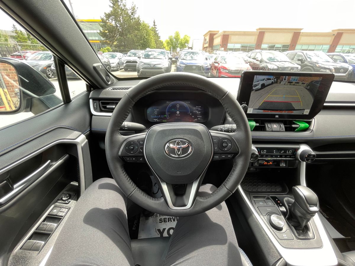 2023 Toyota RAV4 Hybrid - Image 32