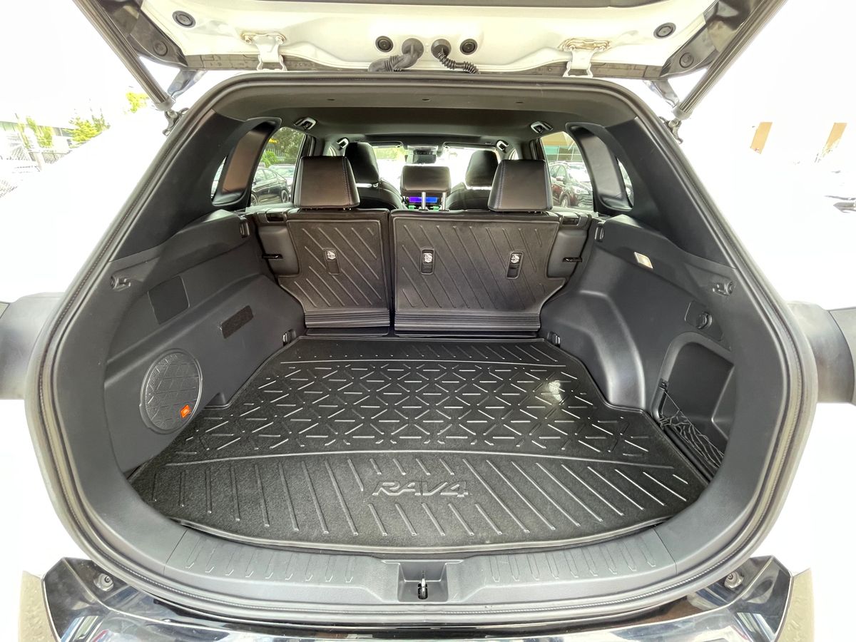 2023 Toyota RAV4 Hybrid - Image 18