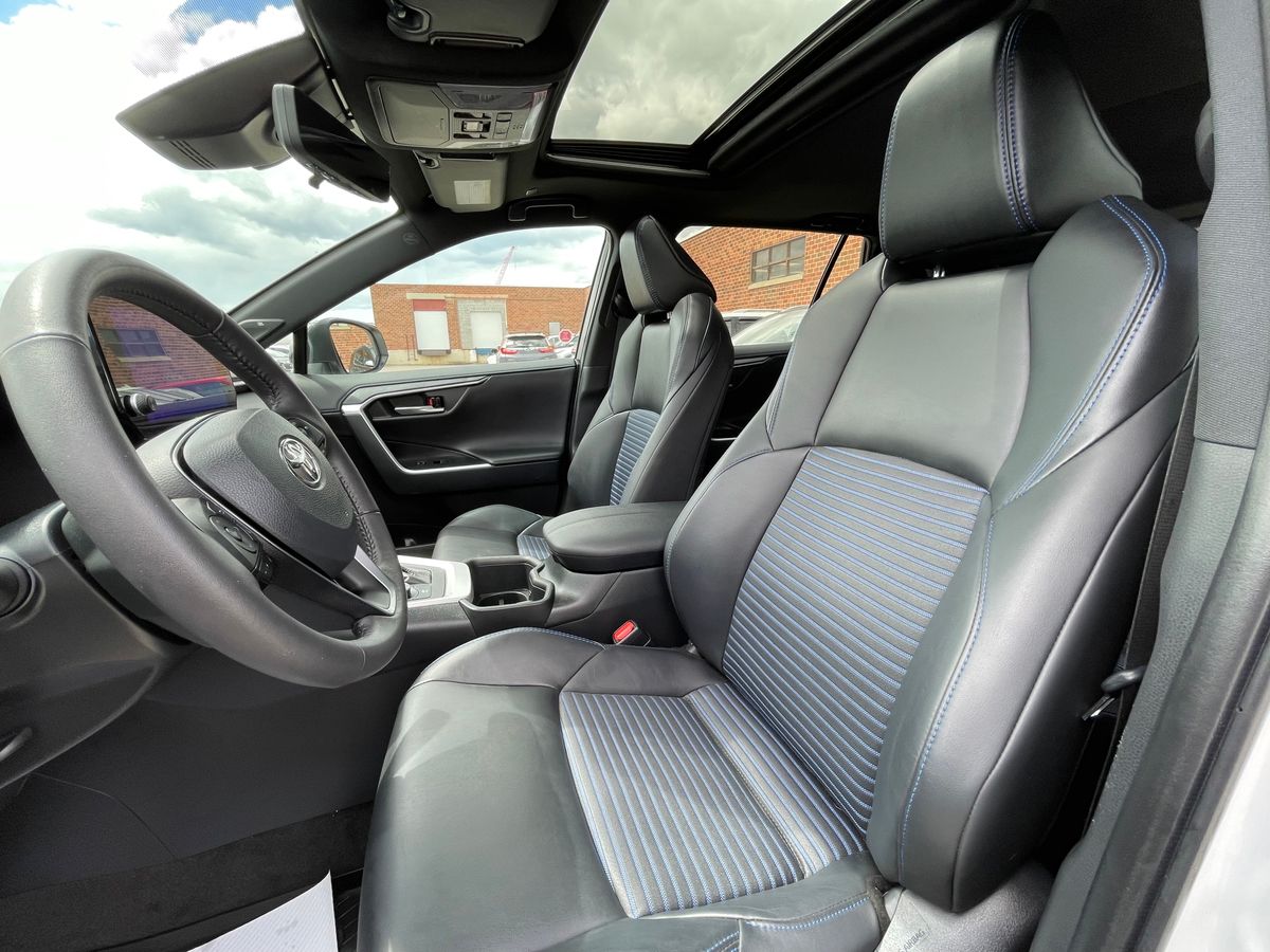 2023 Toyota RAV4 Hybrid - Image 13