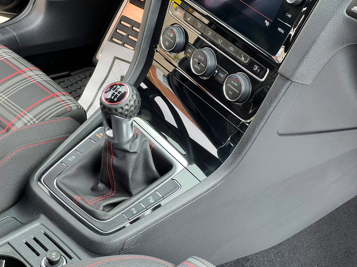 2019 Volkswagen Golf GTI - Image 25