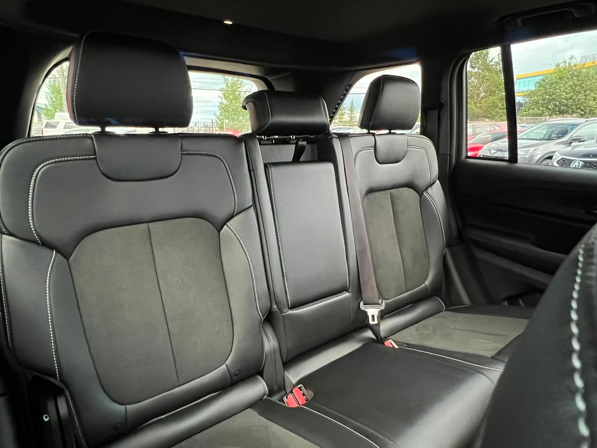 2025 Jeep Grand Cherokee - Image 17