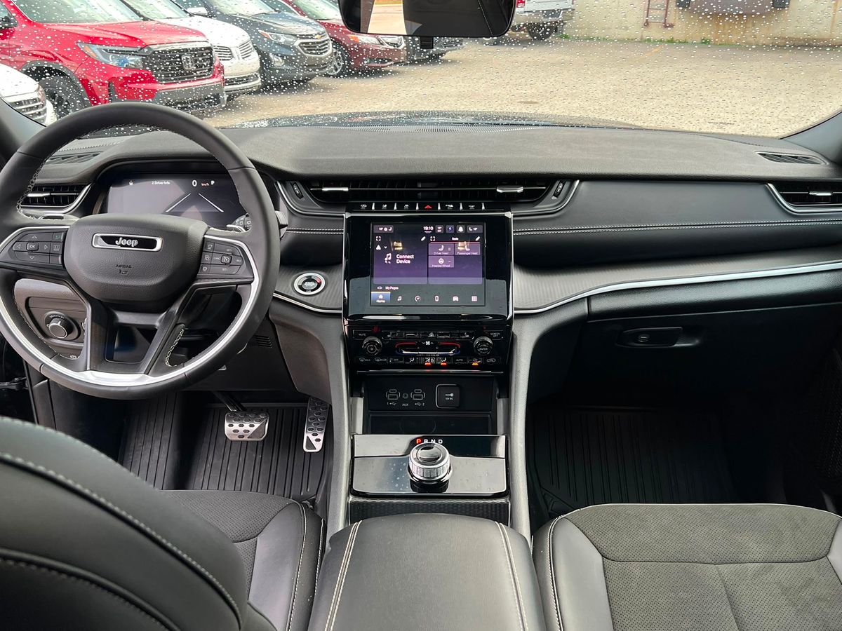 2025 Jeep Grand Cherokee - Image 11