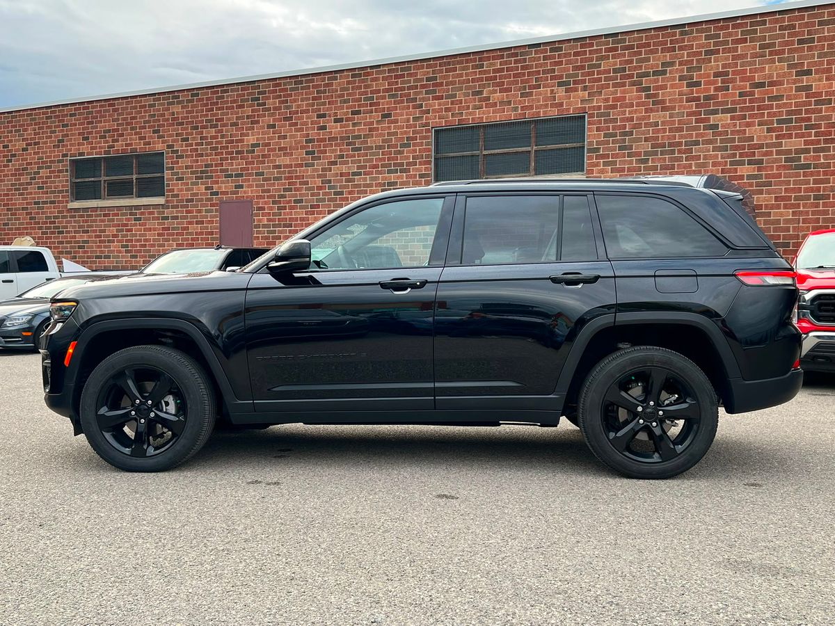 2025 Jeep Grand Cherokee - Image 8
