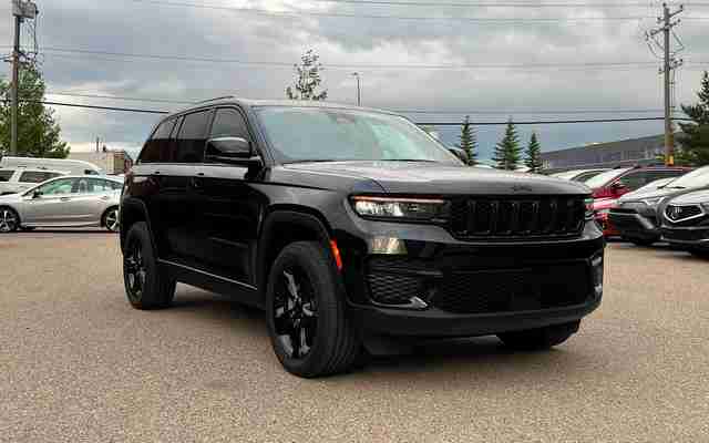 2025 Jeep Grand Cherokee Altitude X - Request more images