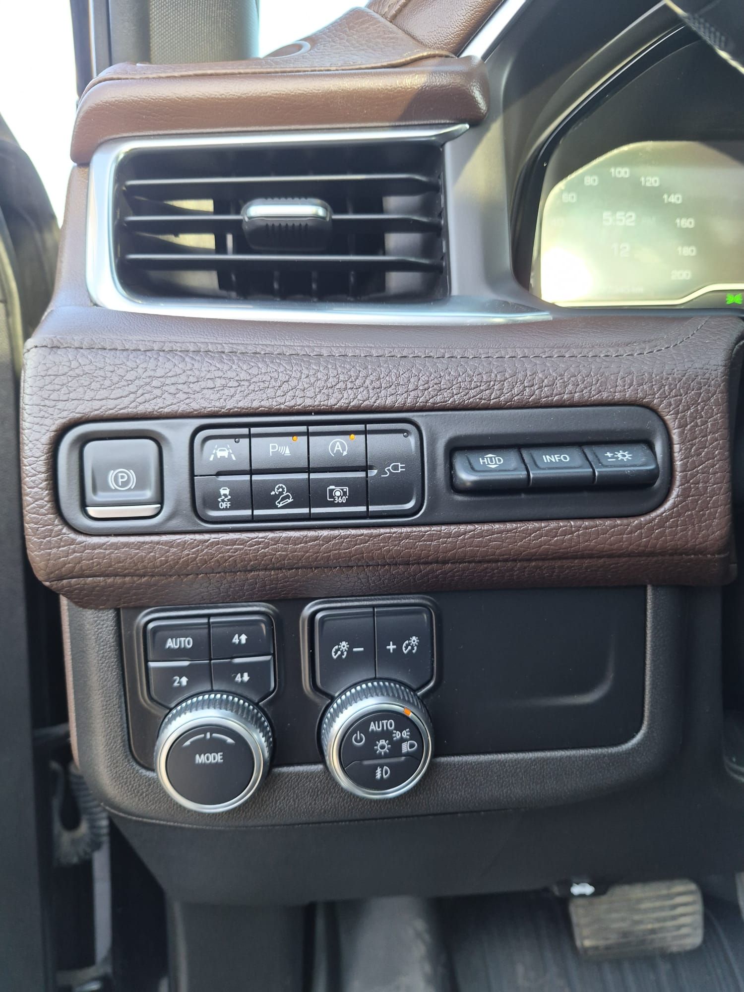 2022 GMC Yukon - Image 40