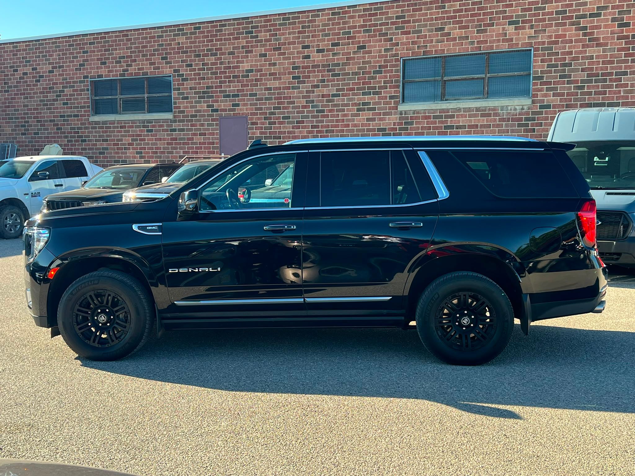 2022 GMC Yukon - Image 16