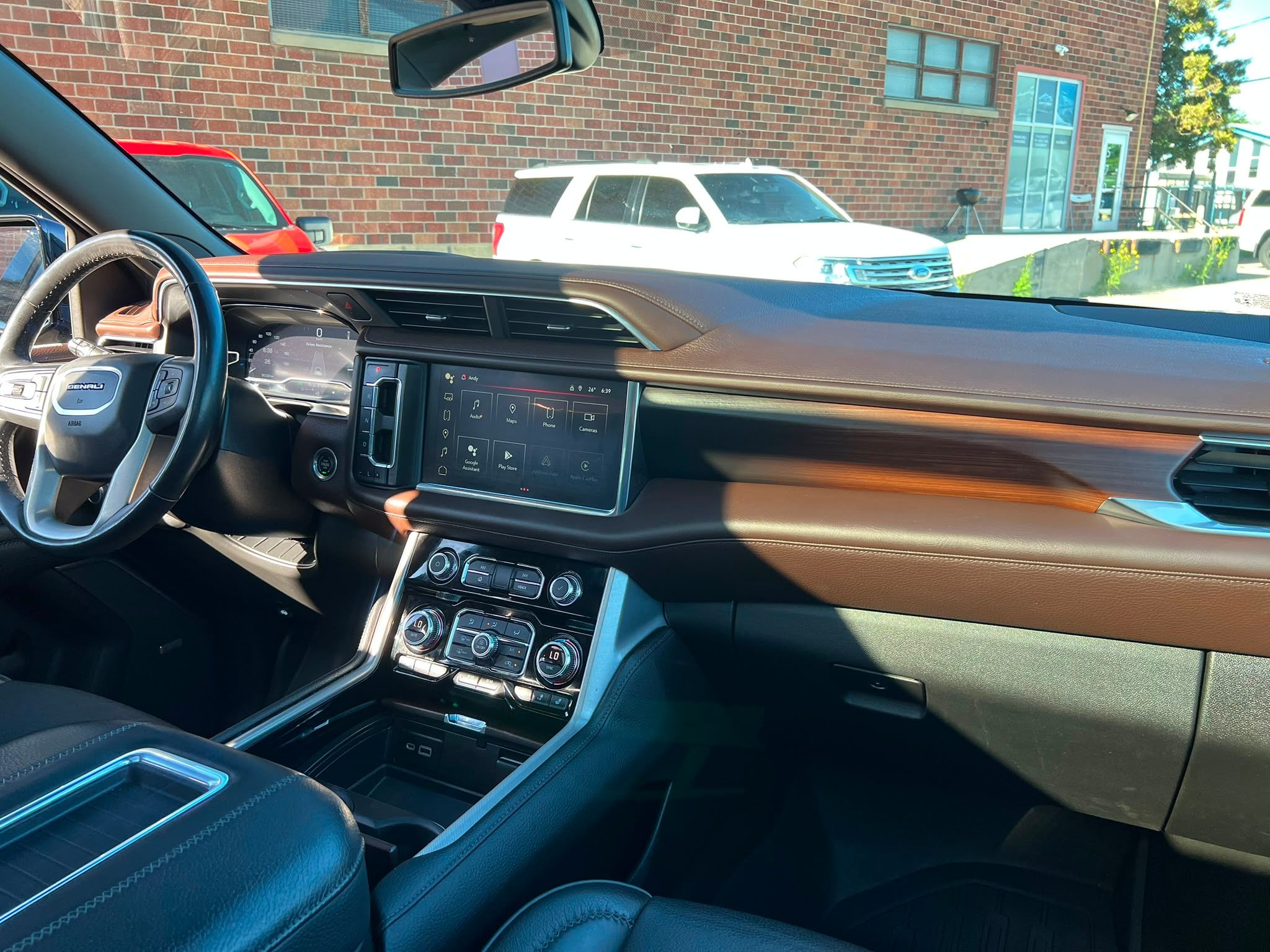 2022 GMC Yukon - Image 37