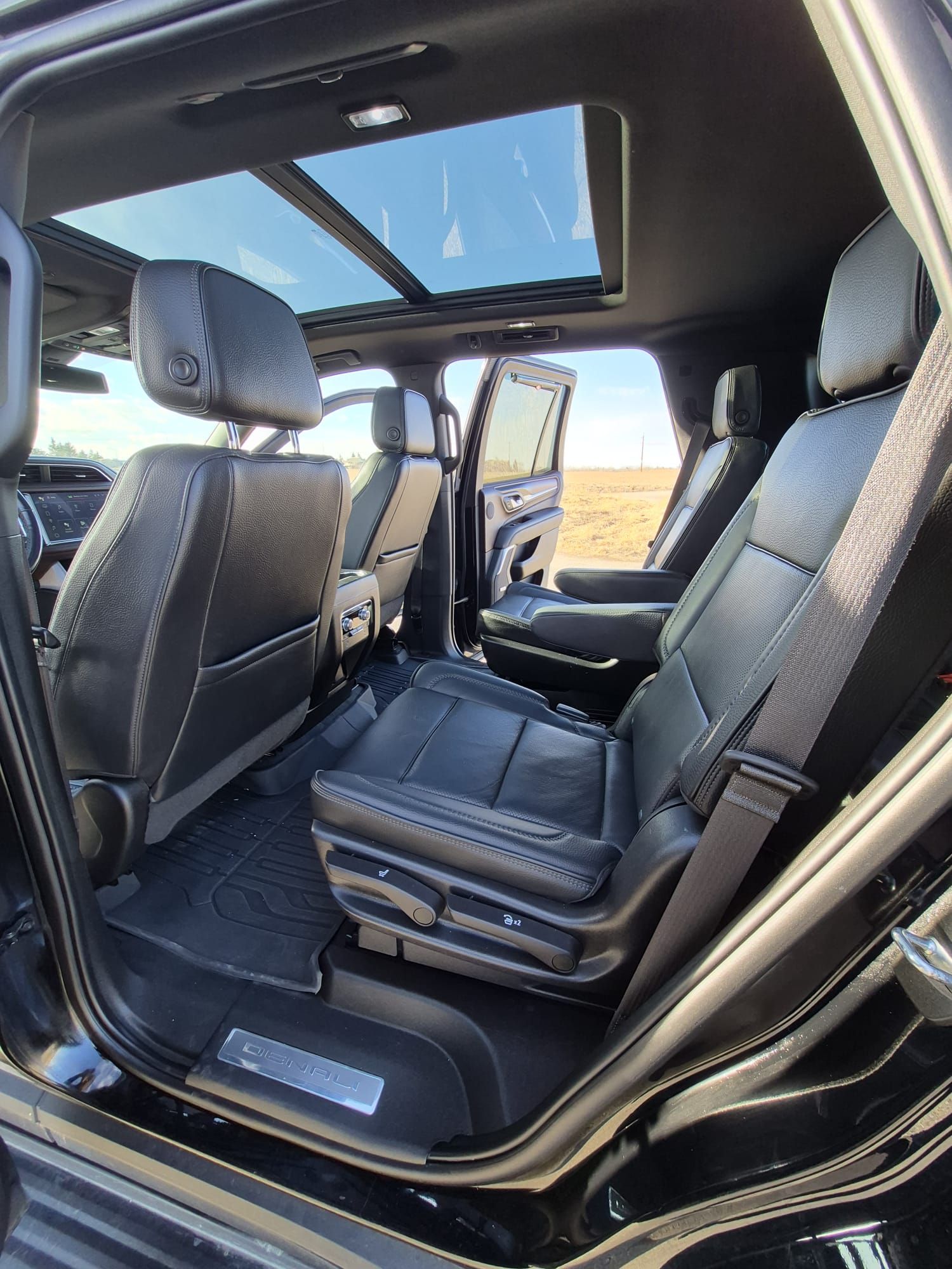 2022 GMC Yukon - Image 27