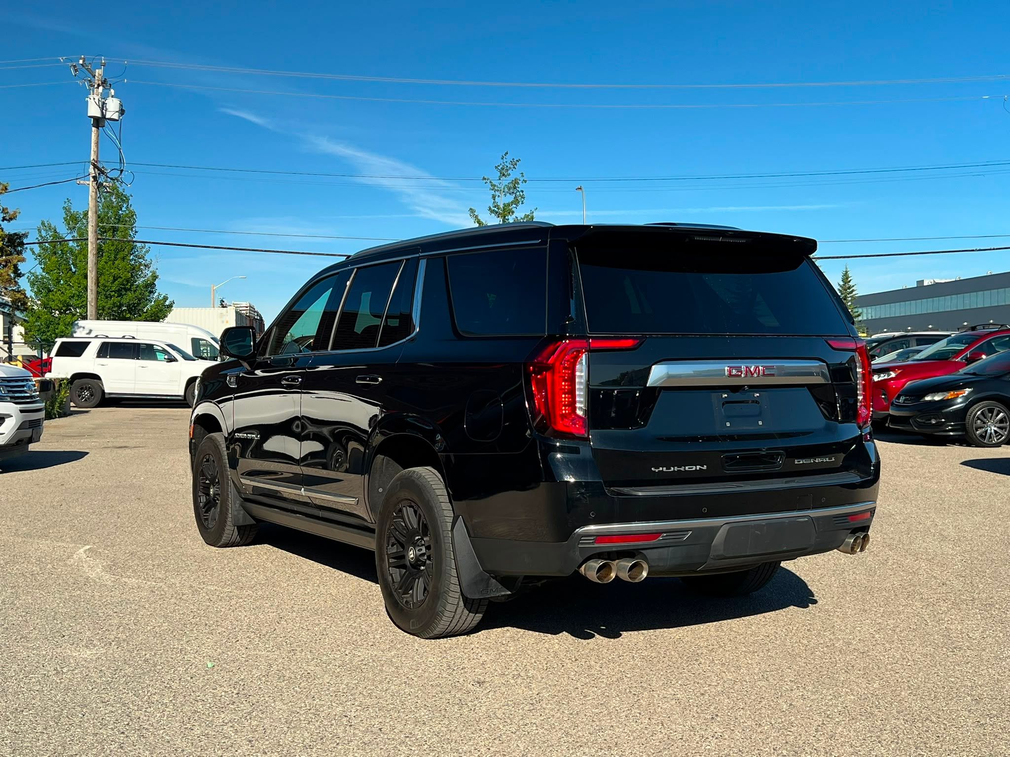 2022 GMC Yukon - Image 17