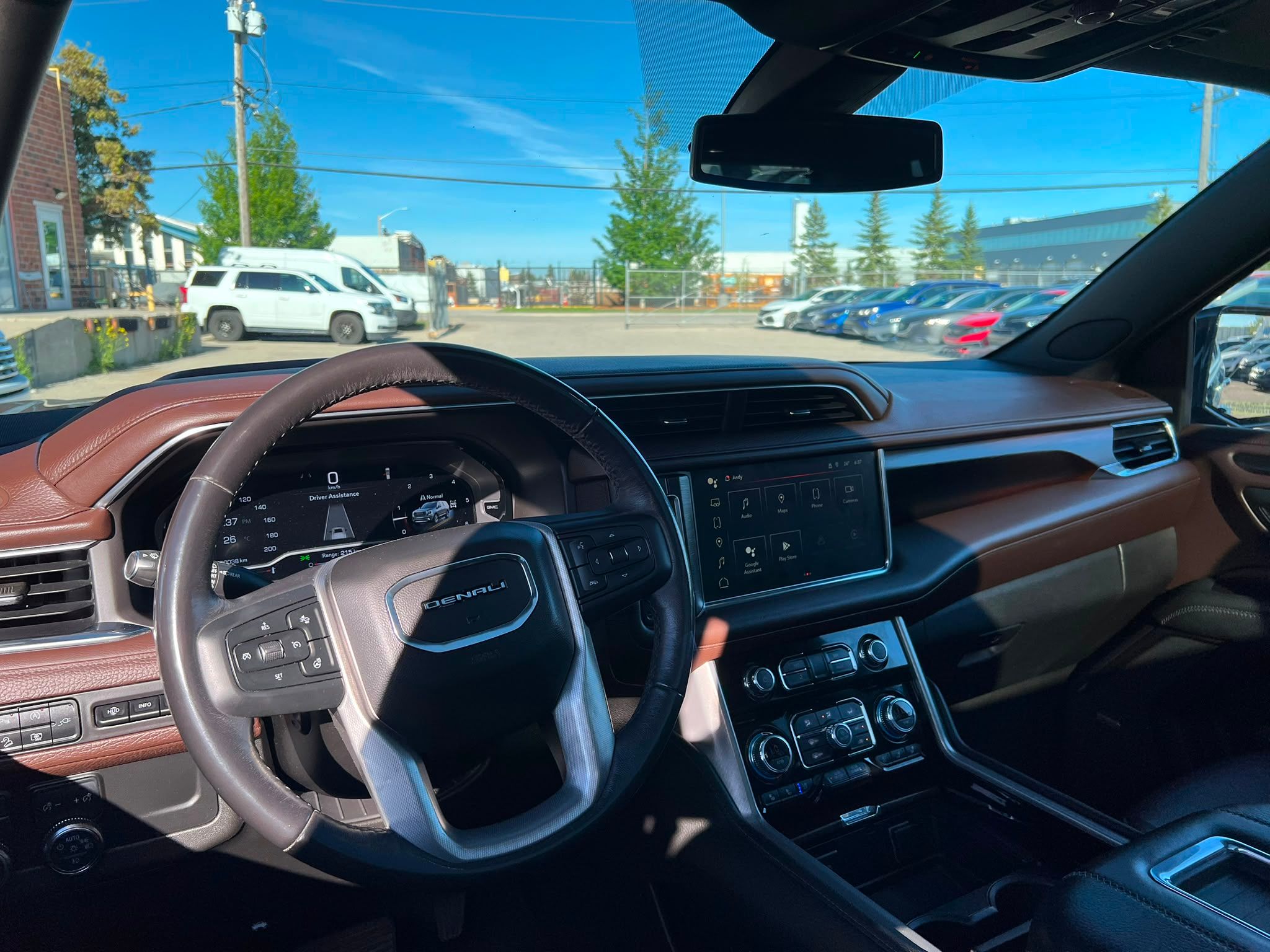 2022 GMC Yukon - Image 25