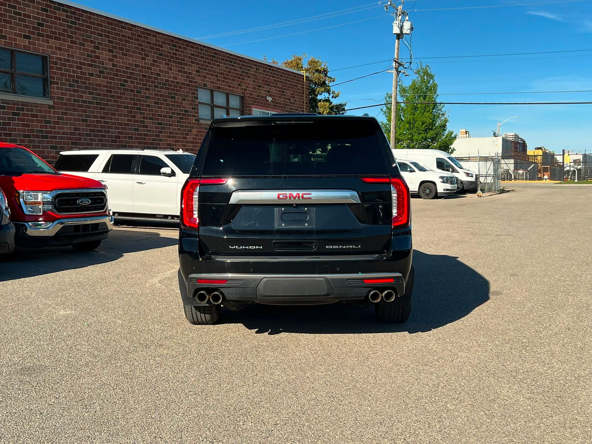 2022 GMC Yukon - Image 11