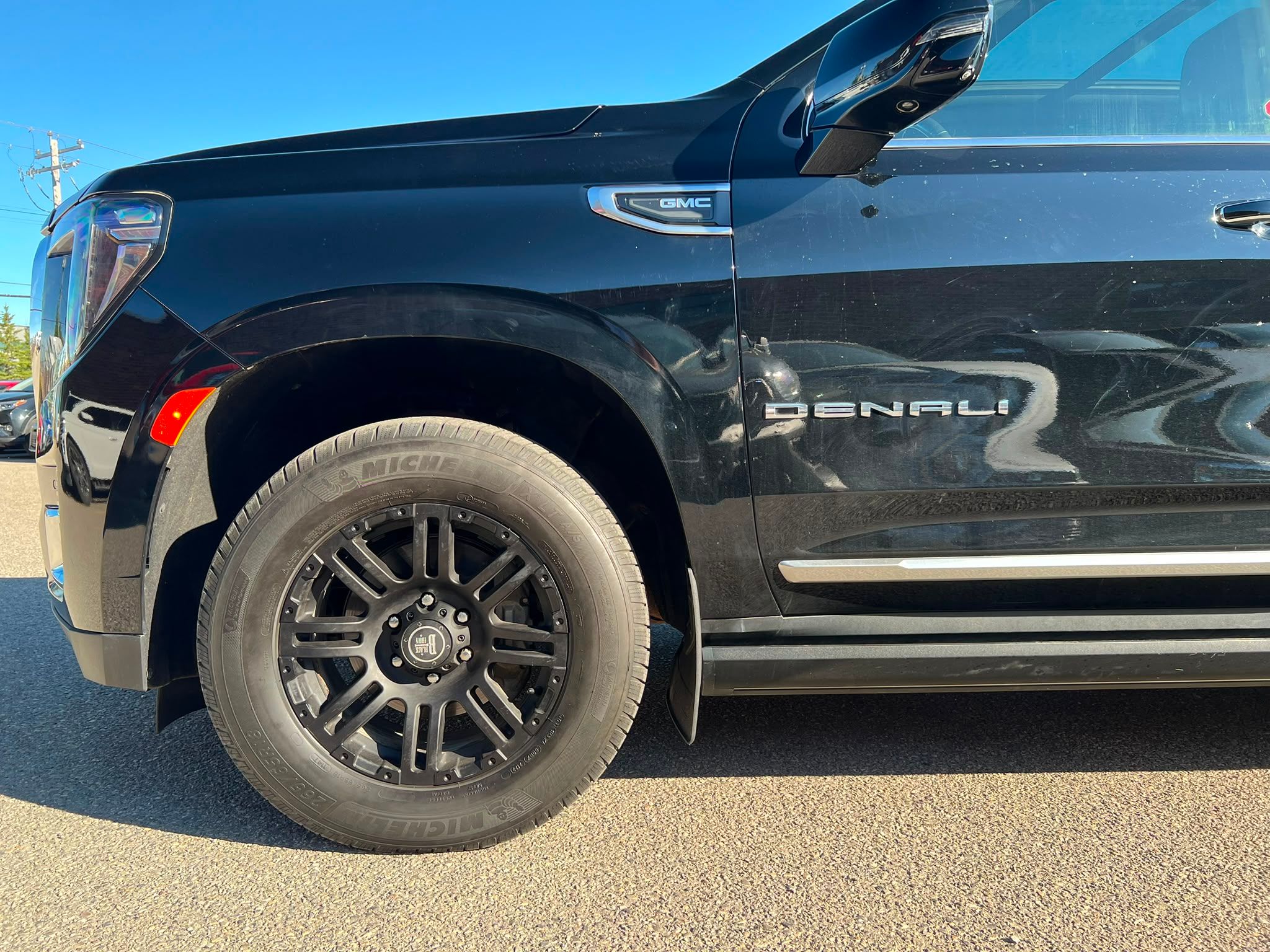 2022 GMC Yukon - Image 5