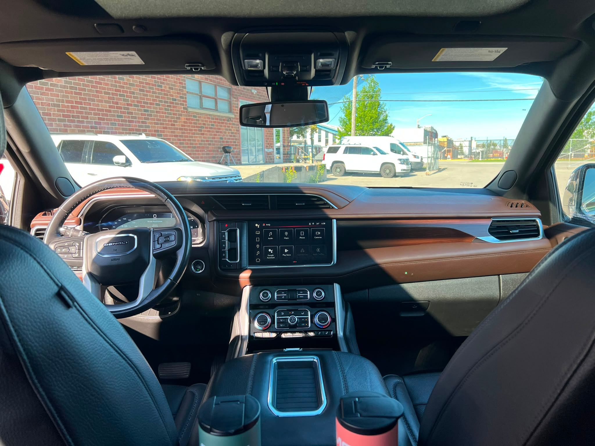 2022 GMC Yukon - Image 12