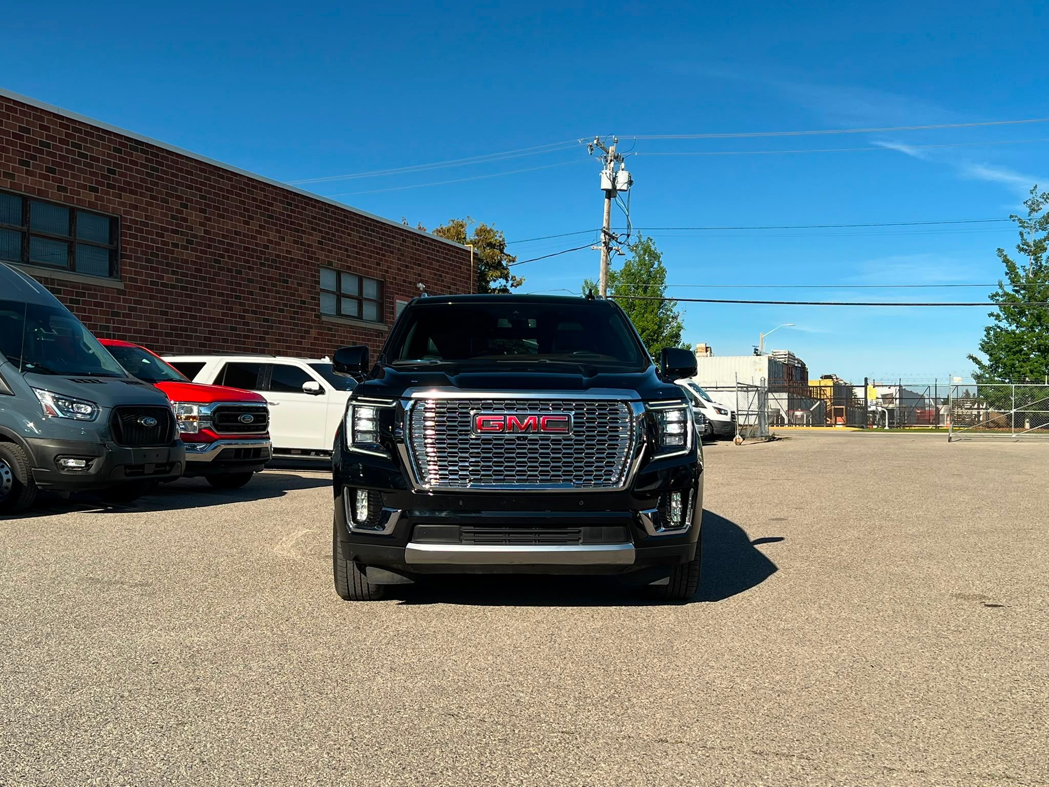 2022 GMC Yukon - Image 4