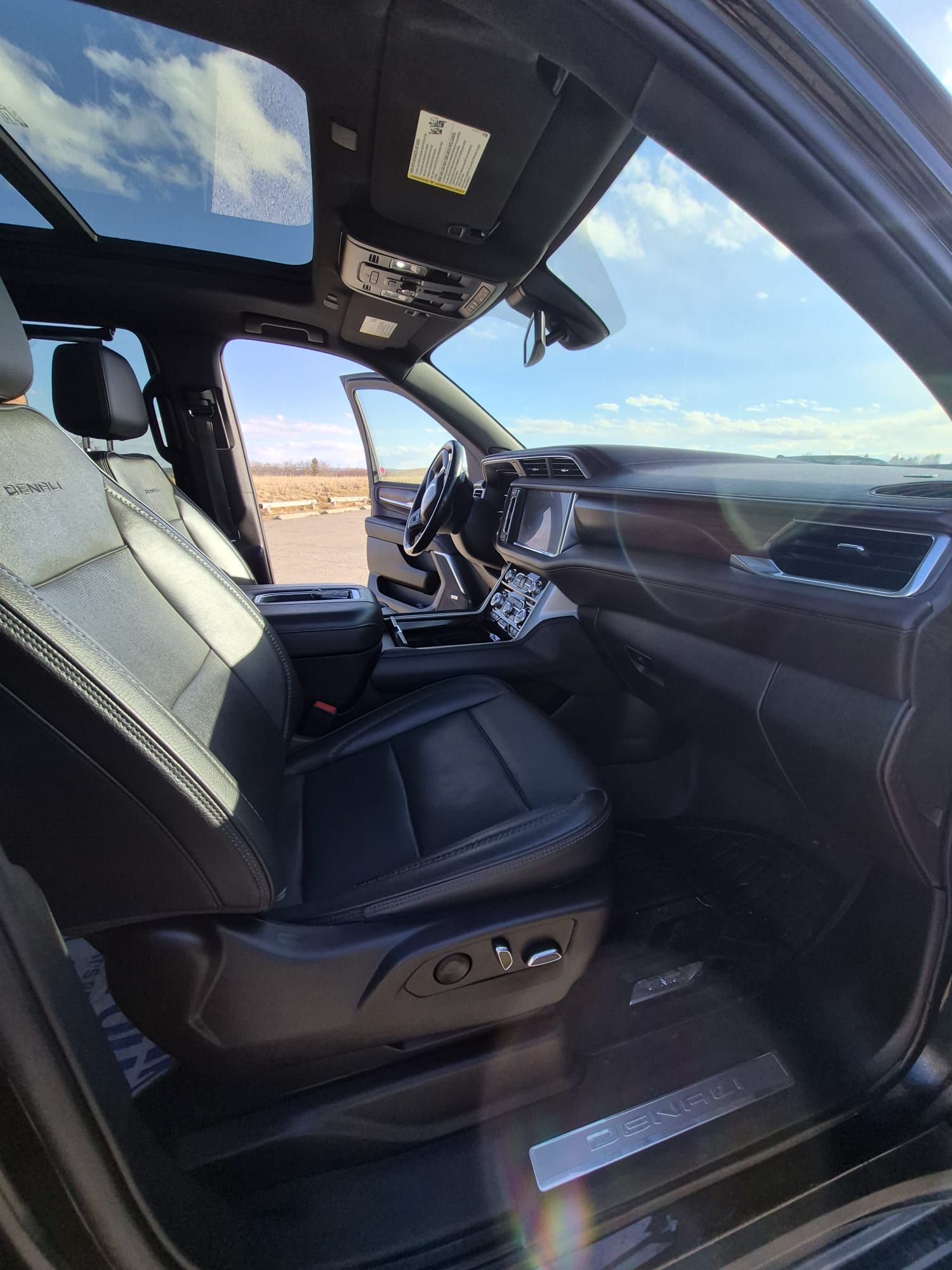 2022 GMC Yukon - Image 29
