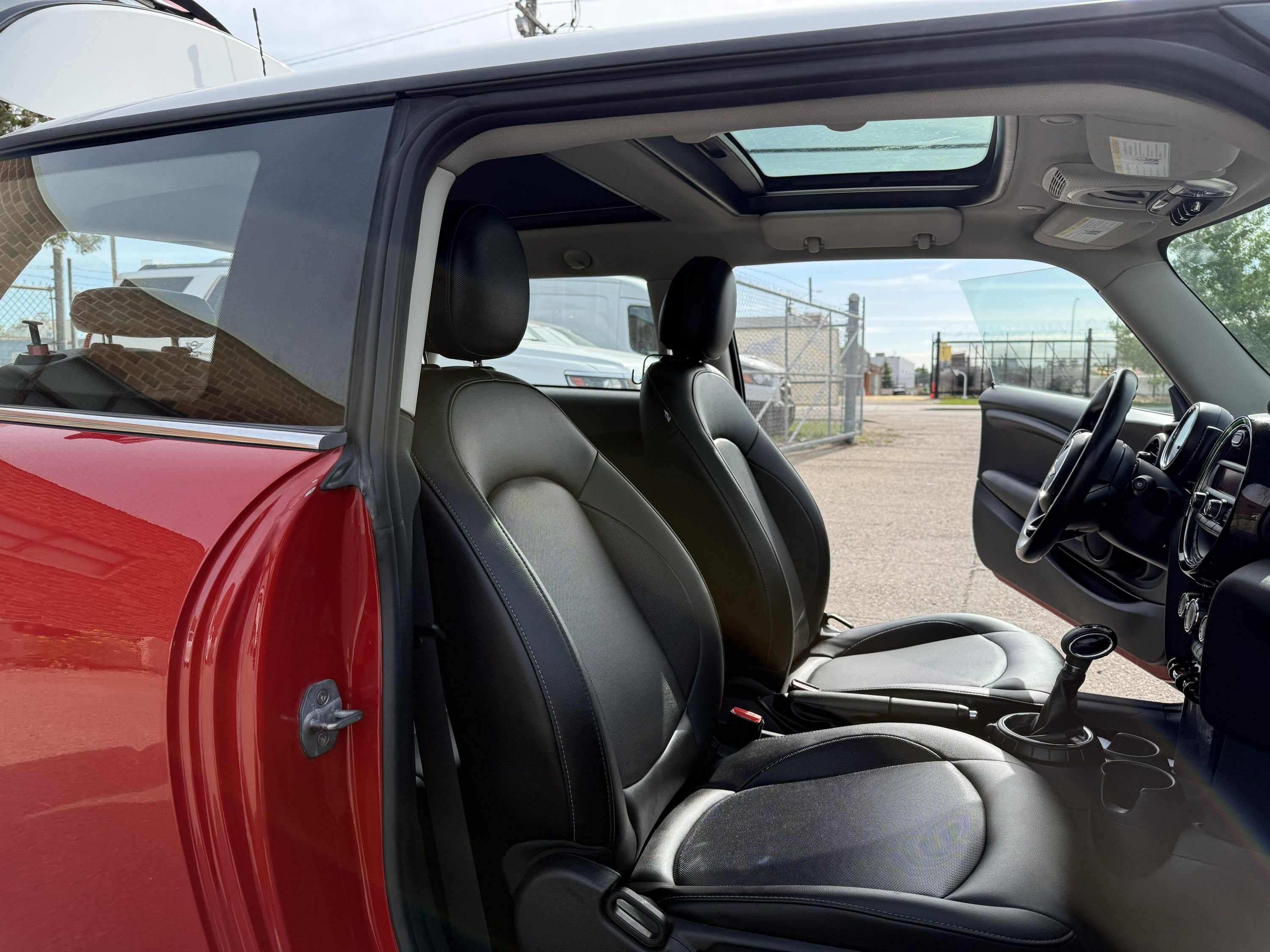 2015 MINI Cooper - Image 15