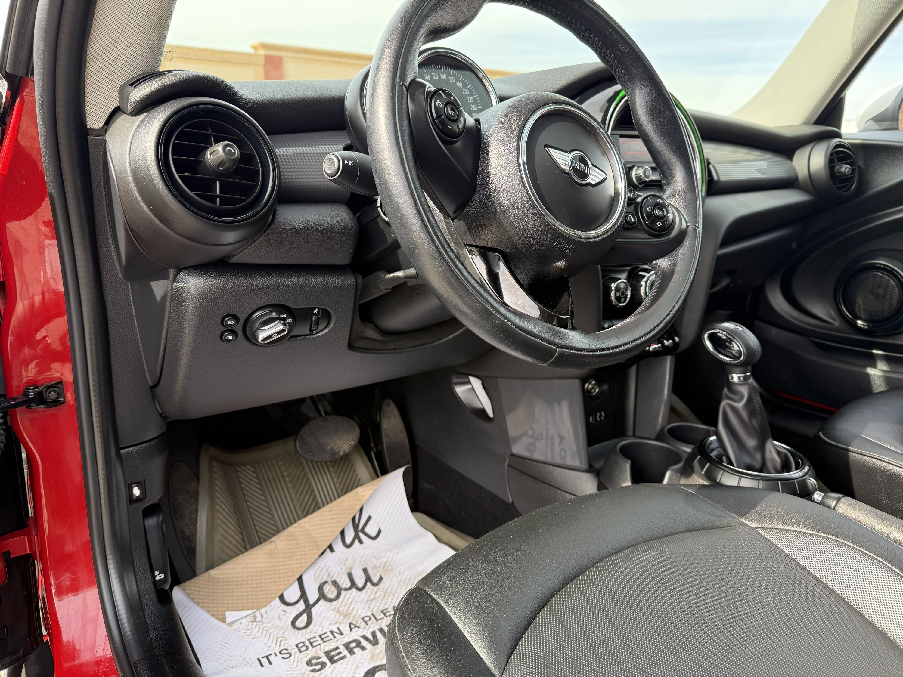 2015 MINI Cooper - Image 17