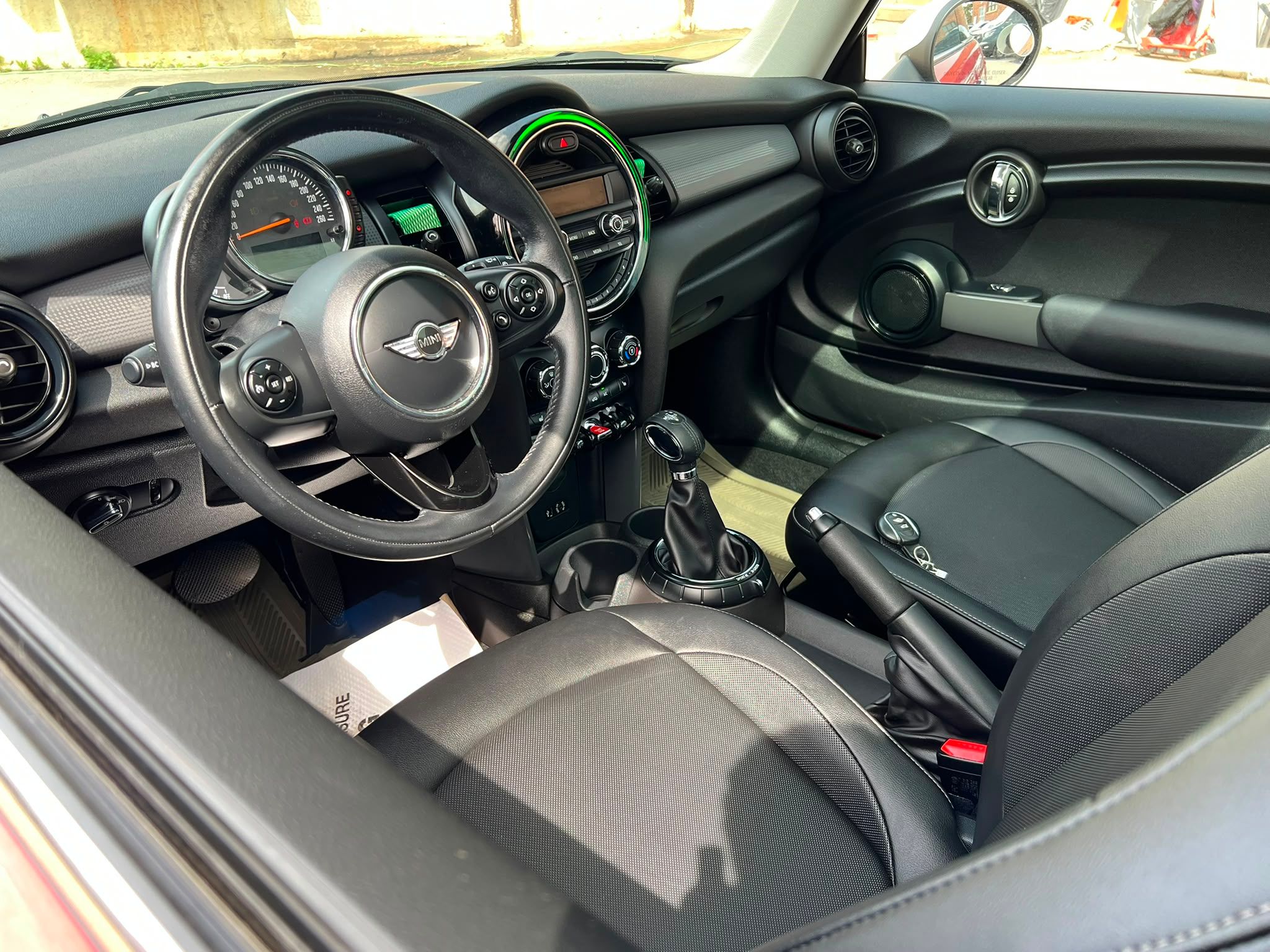 2015 MINI Cooper - Image 13
