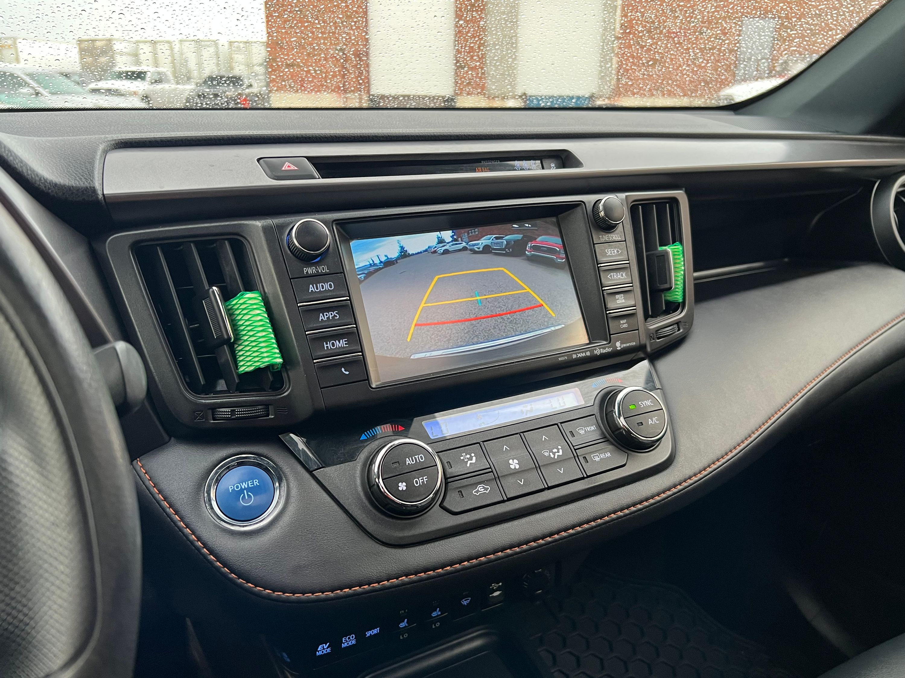 2017 Toyota RAV4 - Image 20