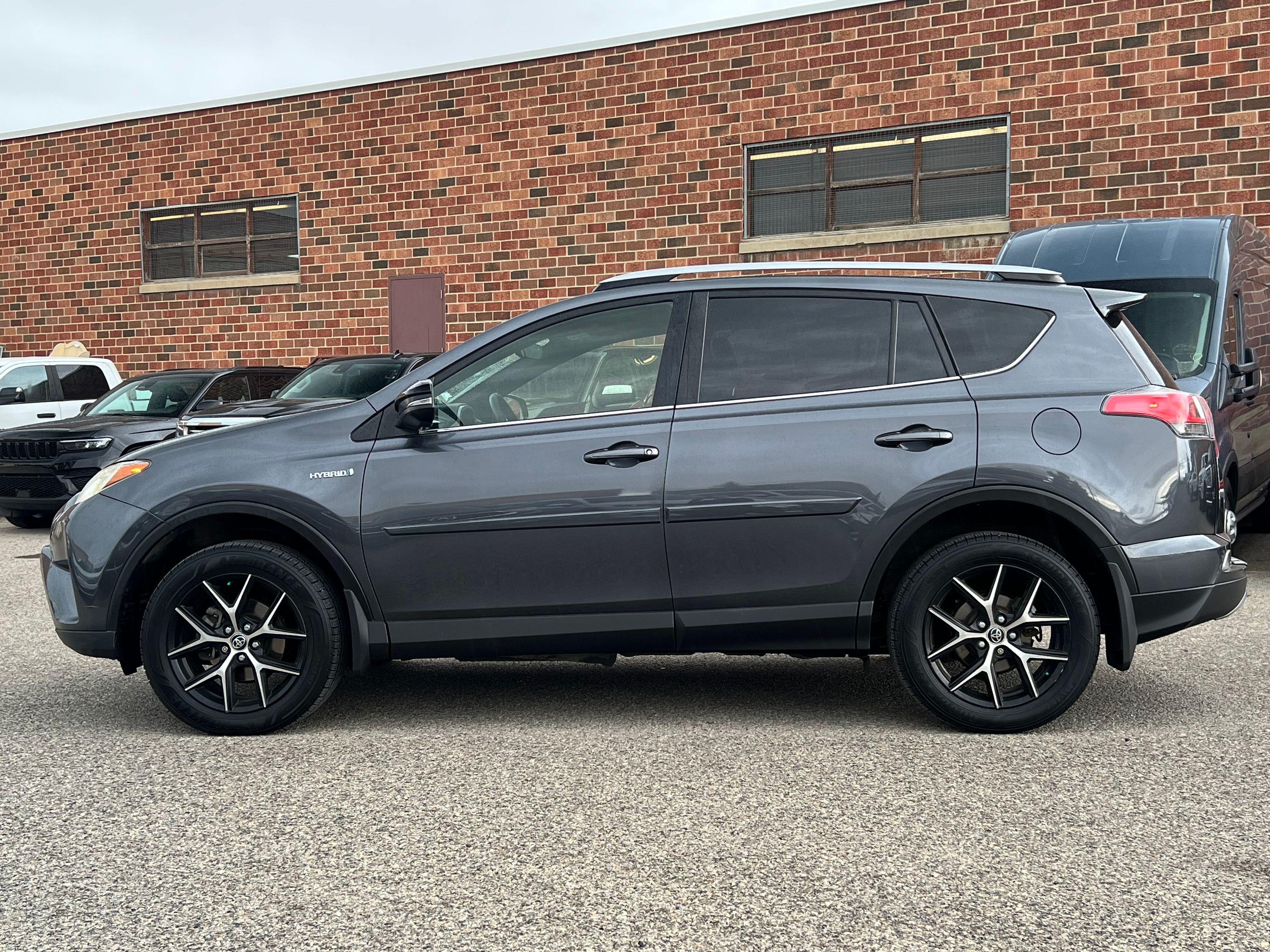 2017 Toyota RAV4 - Image 4