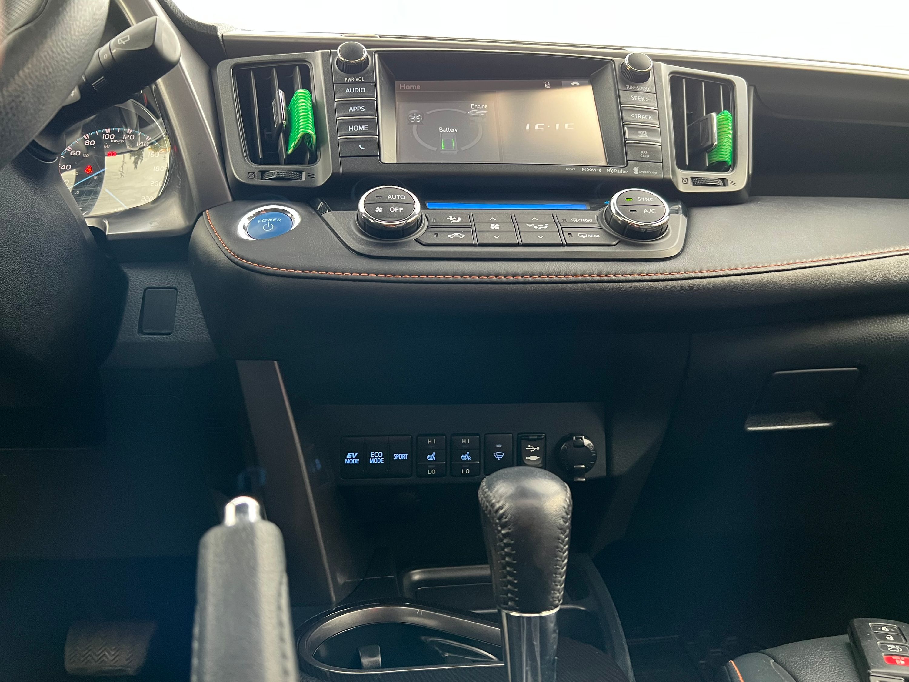 2017 Toyota RAV4 - Image 19