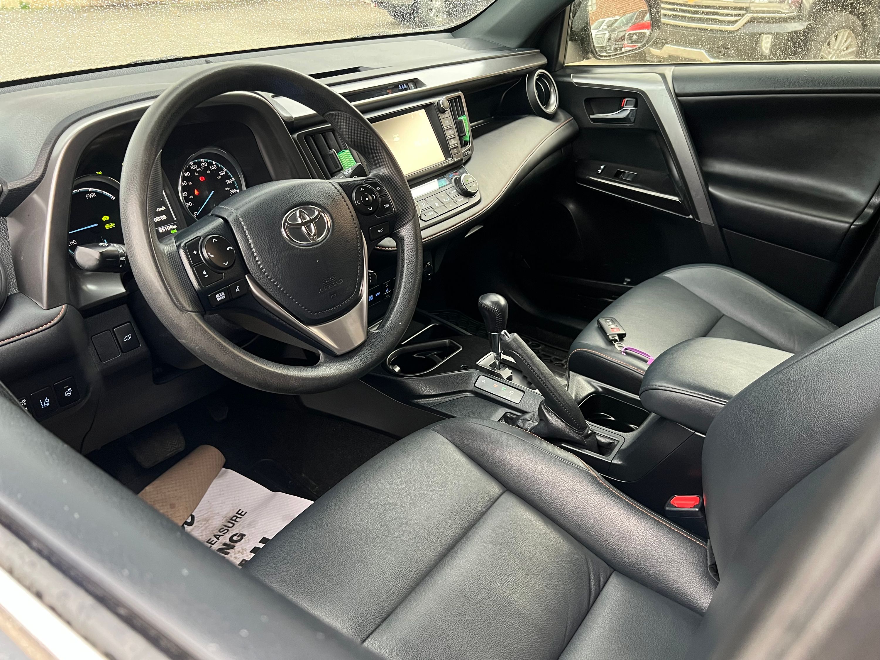 2017 Toyota RAV4 - Image 11