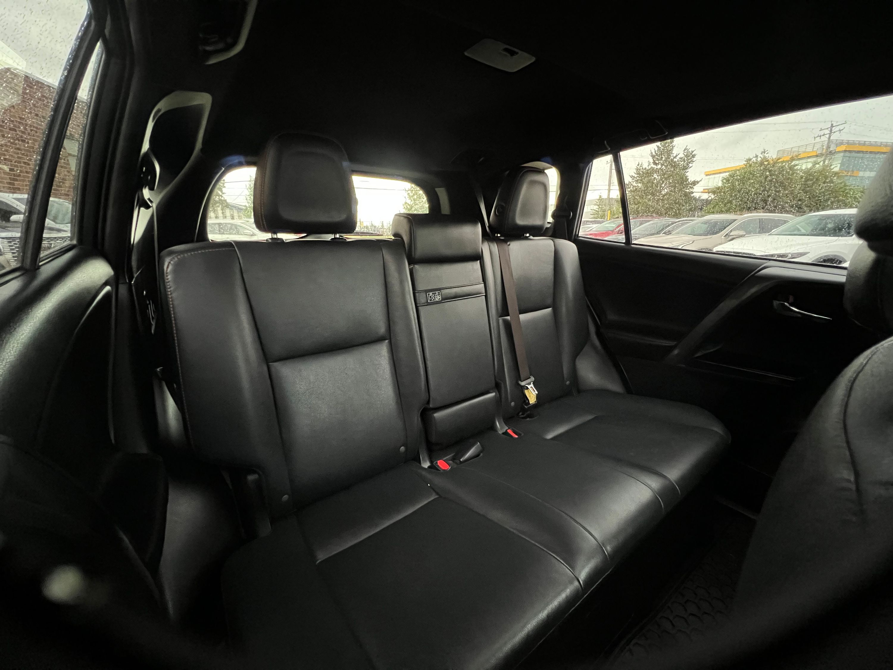 2017 Toyota RAV4 - Image 15