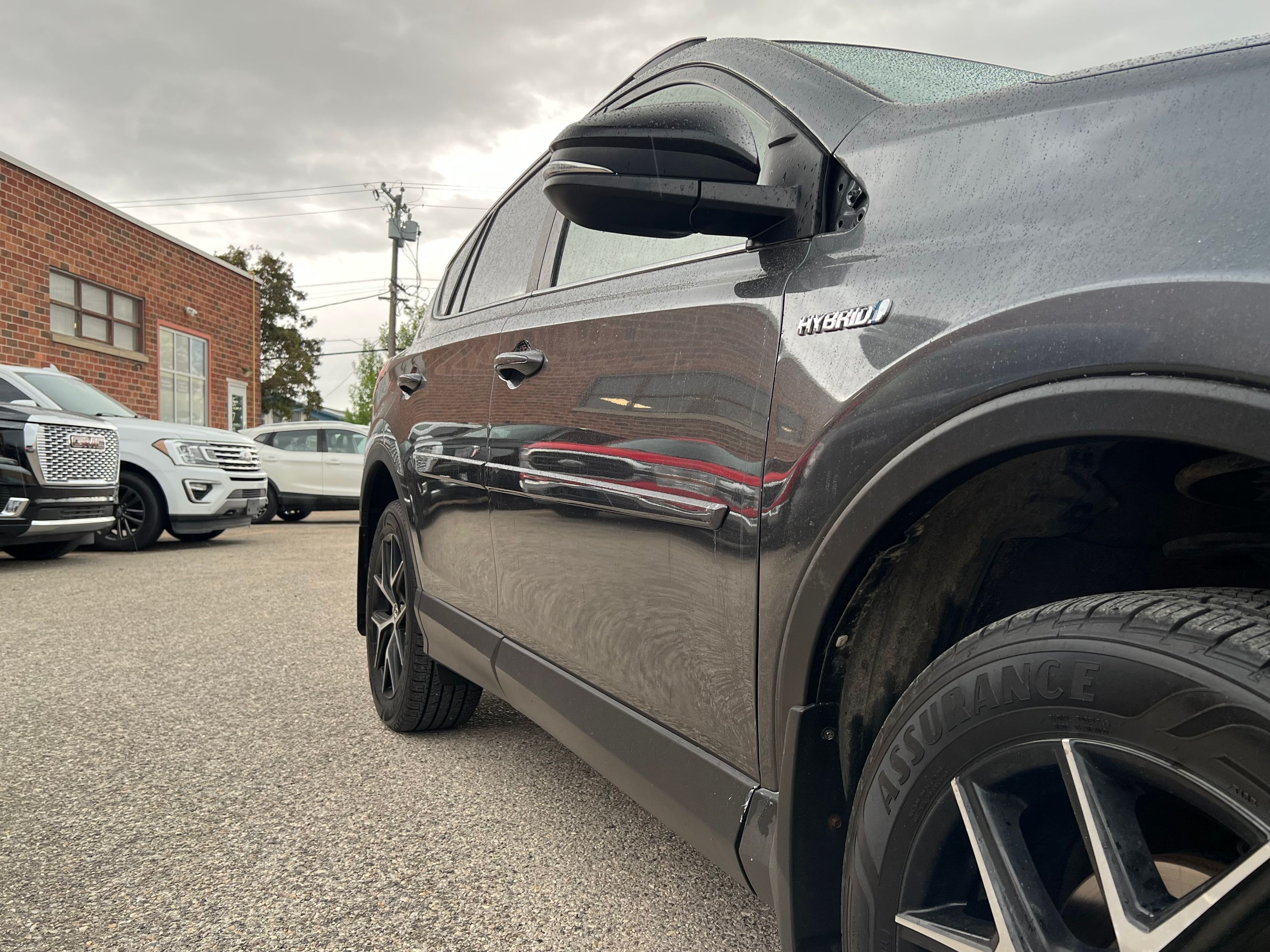 2017 Toyota RAV4 - Image 9