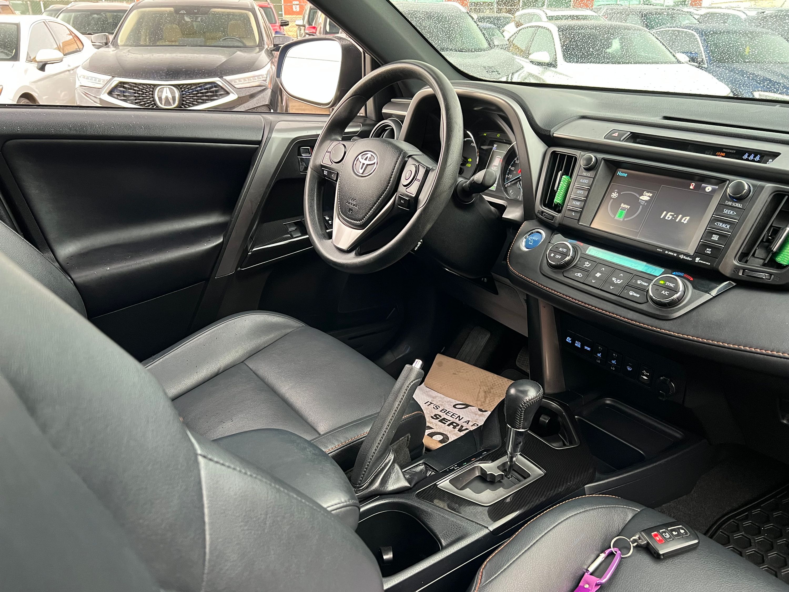 2017 Toyota RAV4 - Image 16