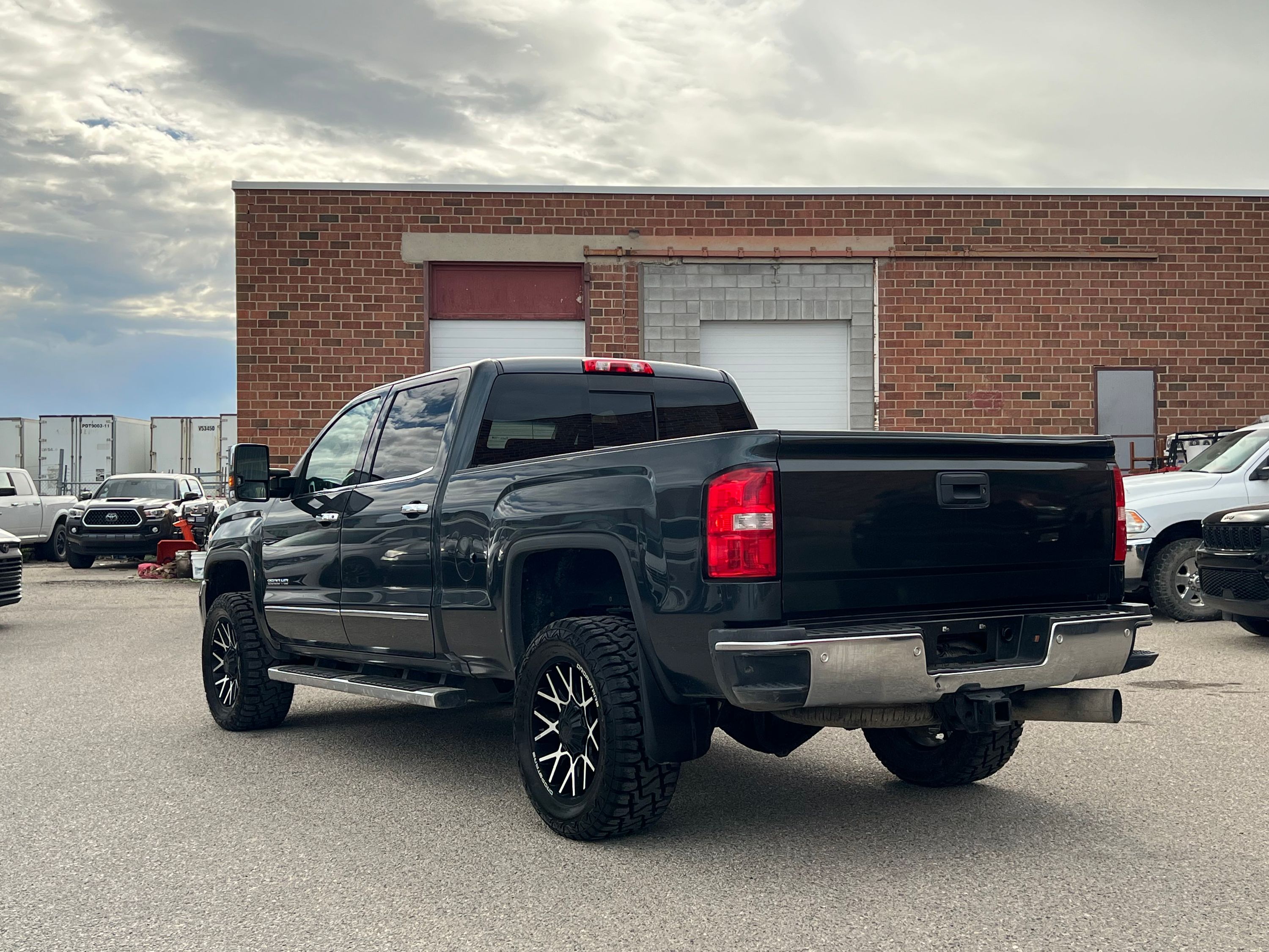 2017 GMC Sierra 3500HD - Image 5