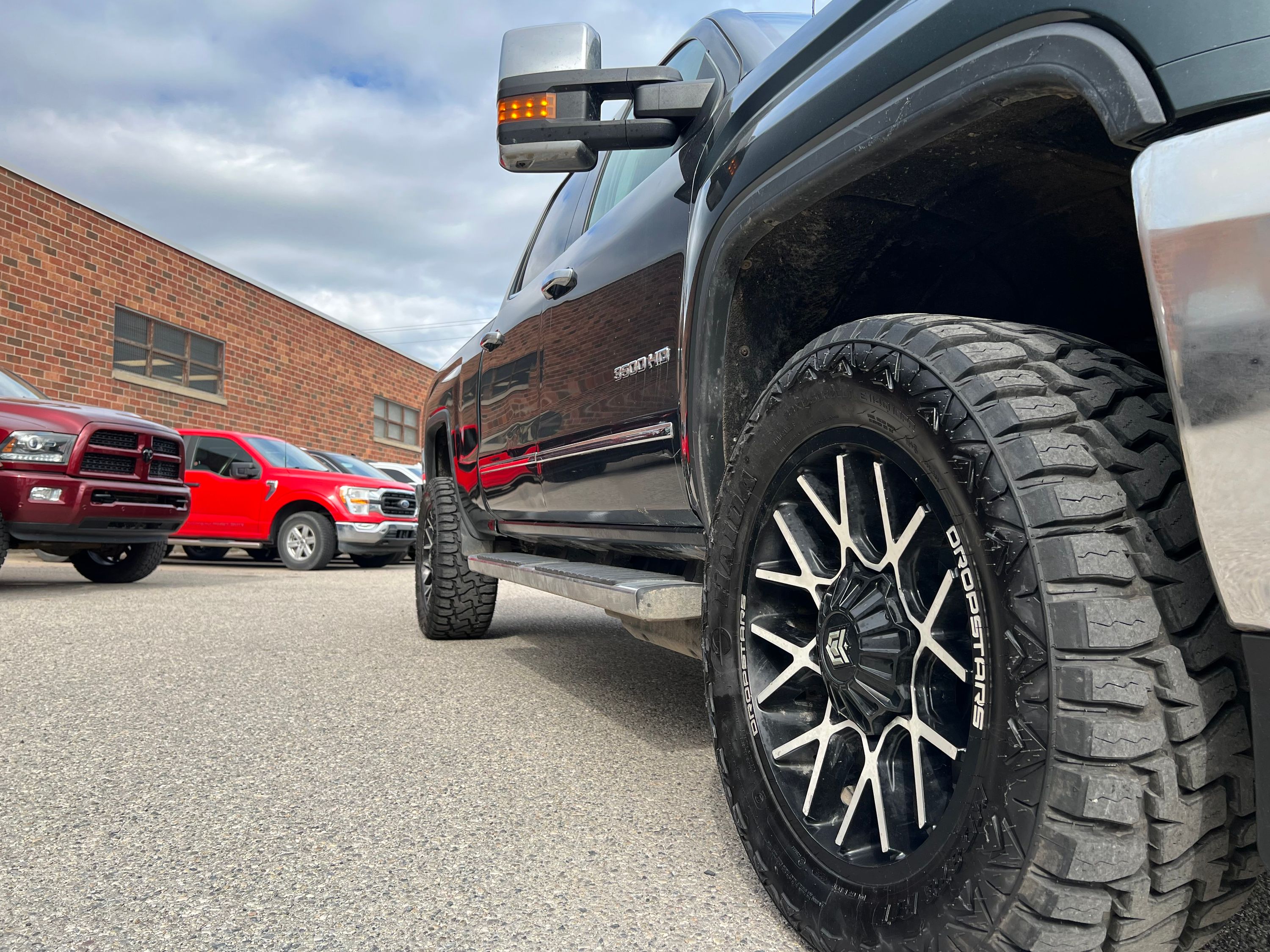 2017 GMC Sierra 3500HD - Image 9